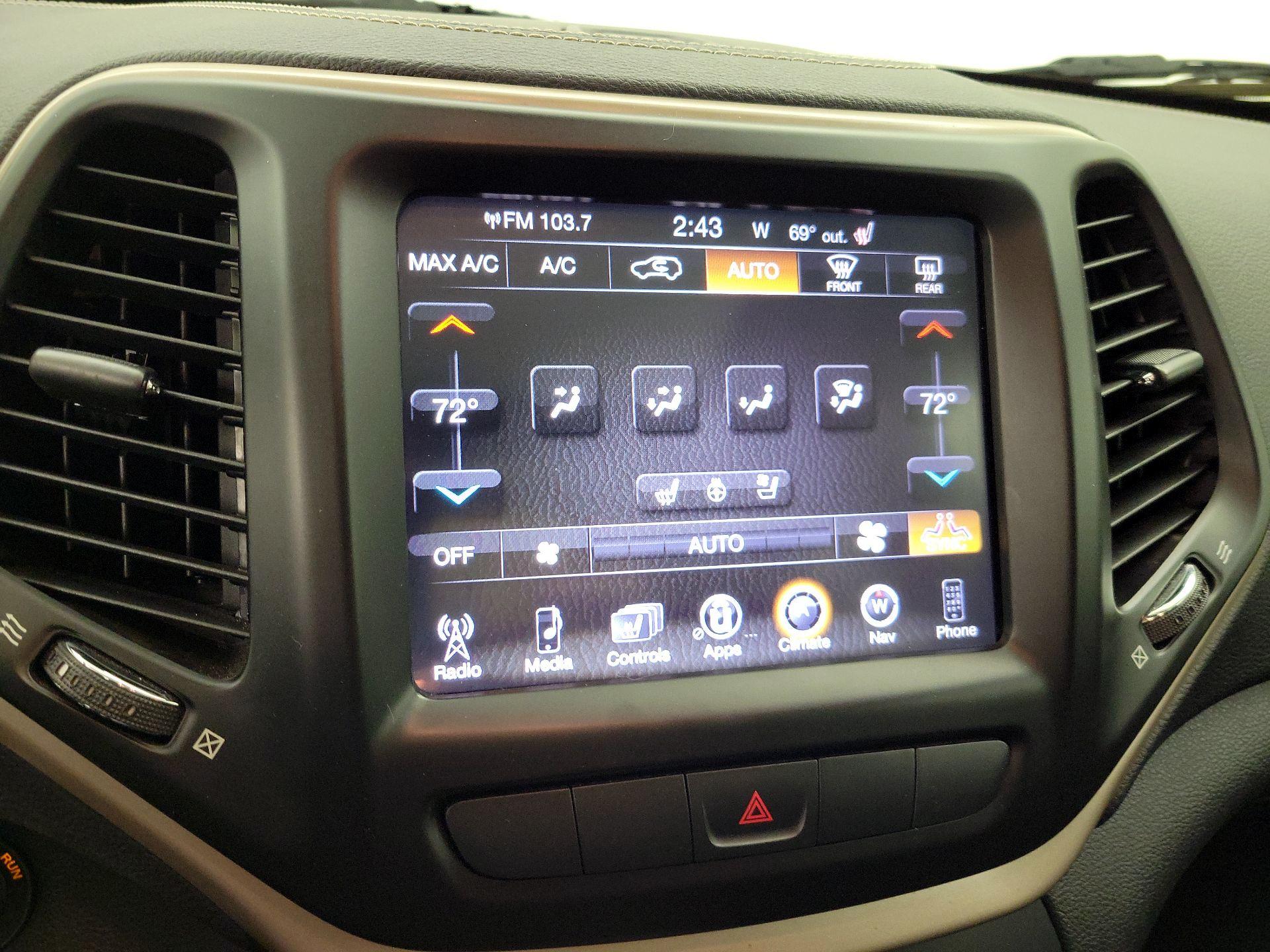 Thumbnail: 2015 Jeep Cherokee - 17
