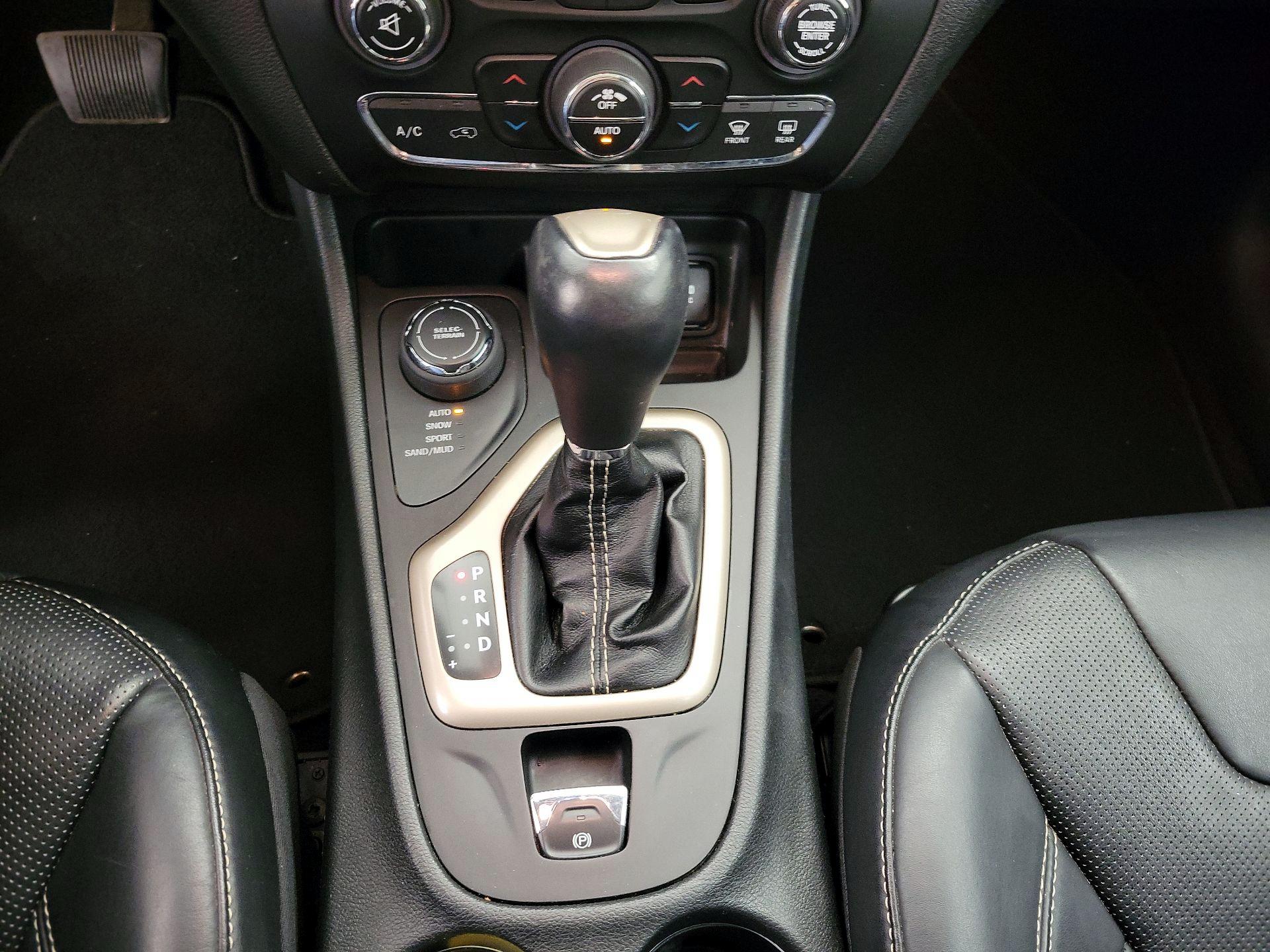 Thumbnail: 2015 Jeep Cherokee - 18