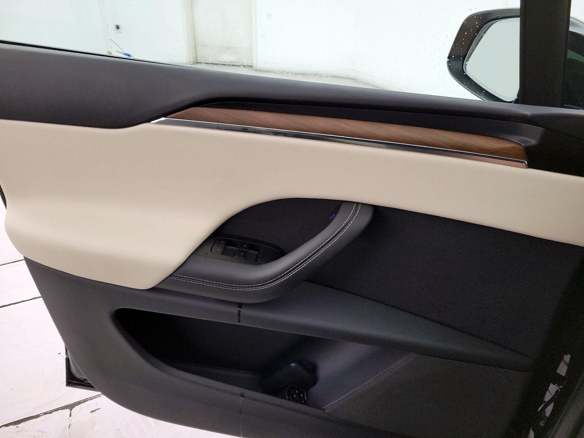 Thumbnail: 2022 Tesla Model X - 12