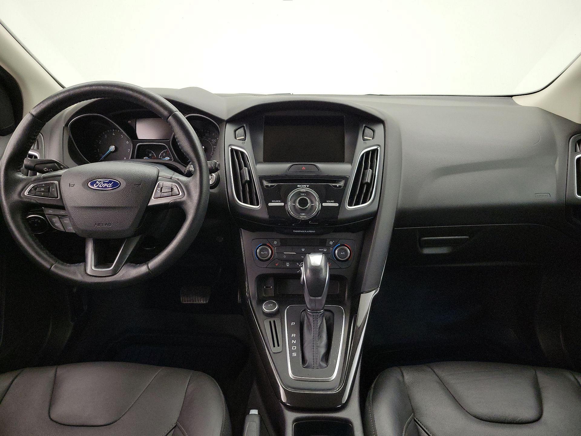 Thumbnail: 2015 Ford Focus - 9