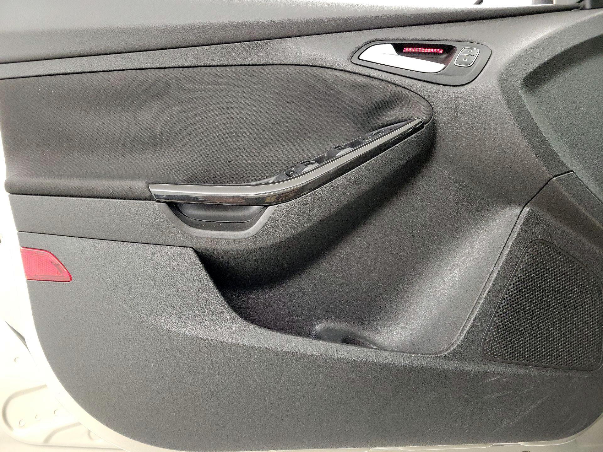 Thumbnail: 2015 Ford Focus - 12