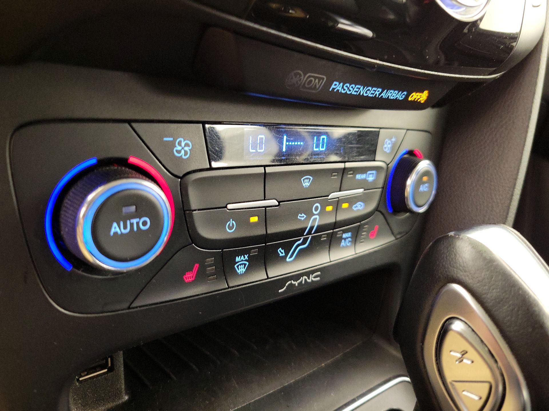 Thumbnail: 2015 Ford Focus - 16