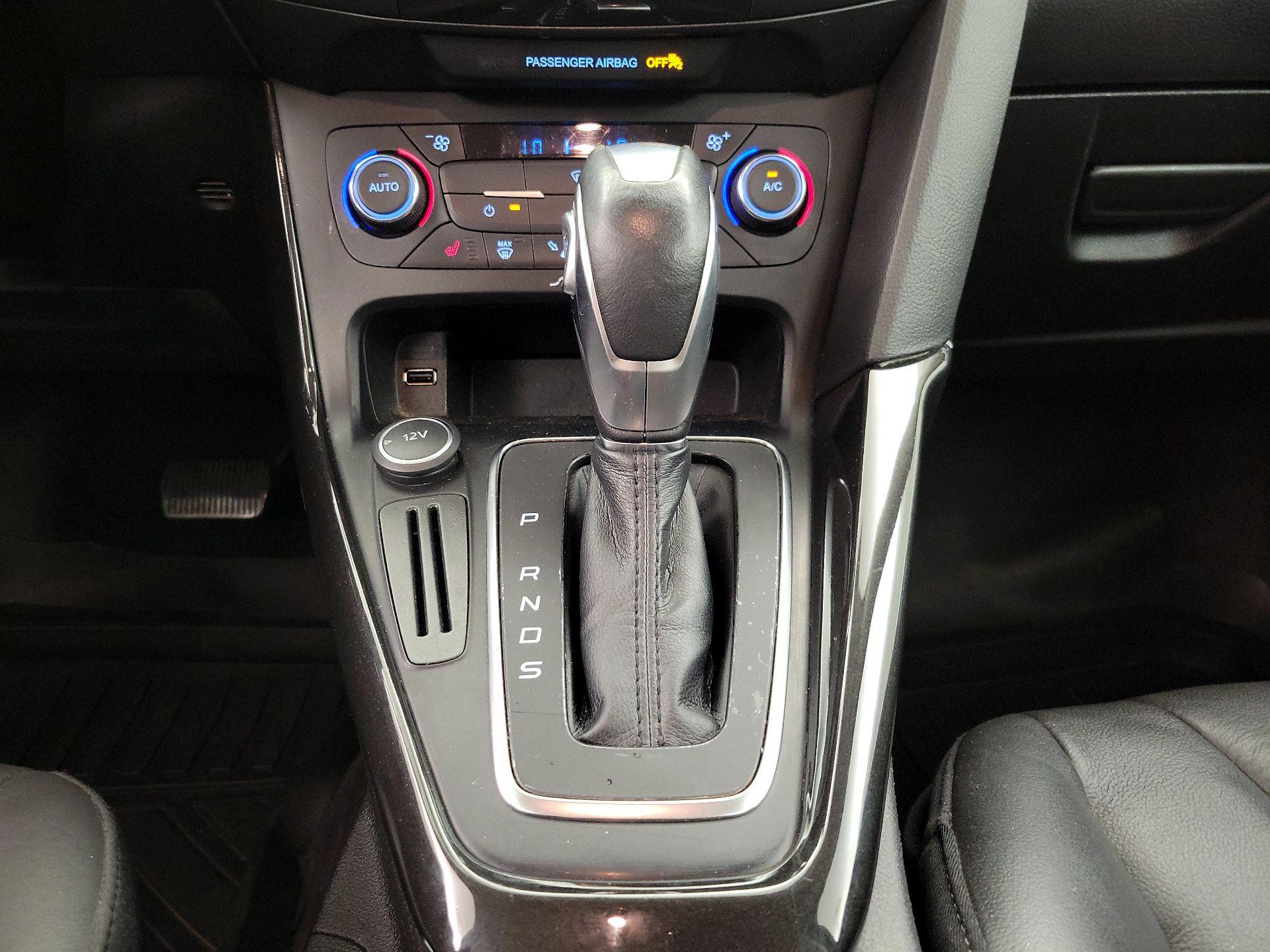 Thumbnail: 2015 Ford Focus - 17