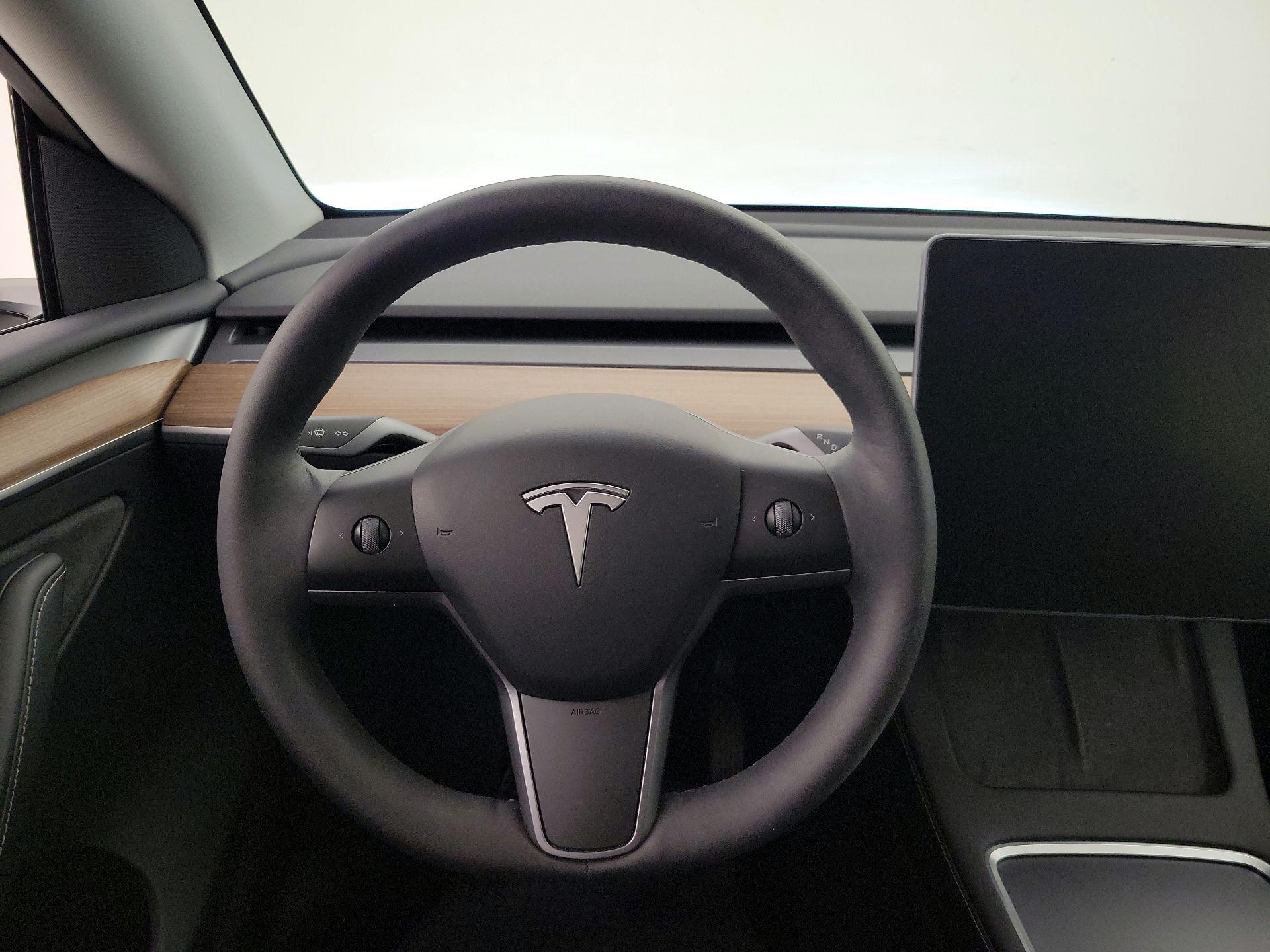 Thumbnail: 2023 Tesla Model Y - 10