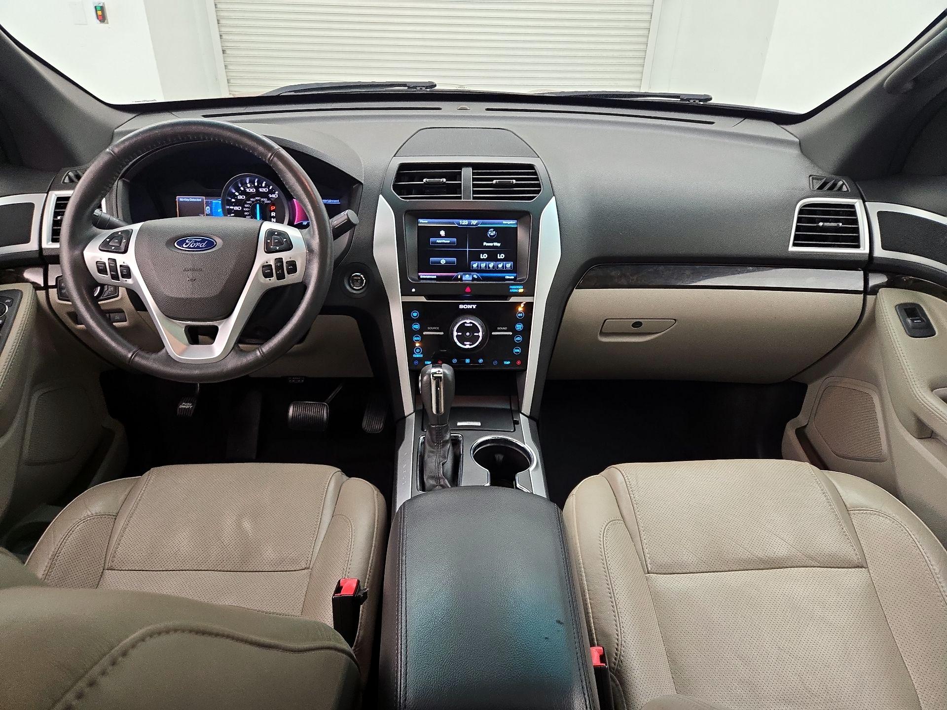 Thumbnail: 2015 Ford Explorer - 9