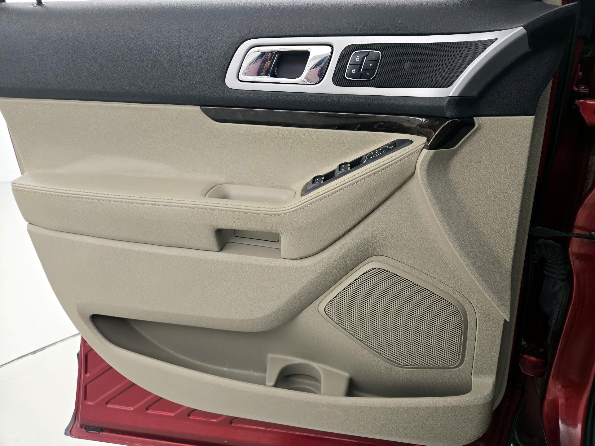 Thumbnail: 2015 Ford Explorer - 12