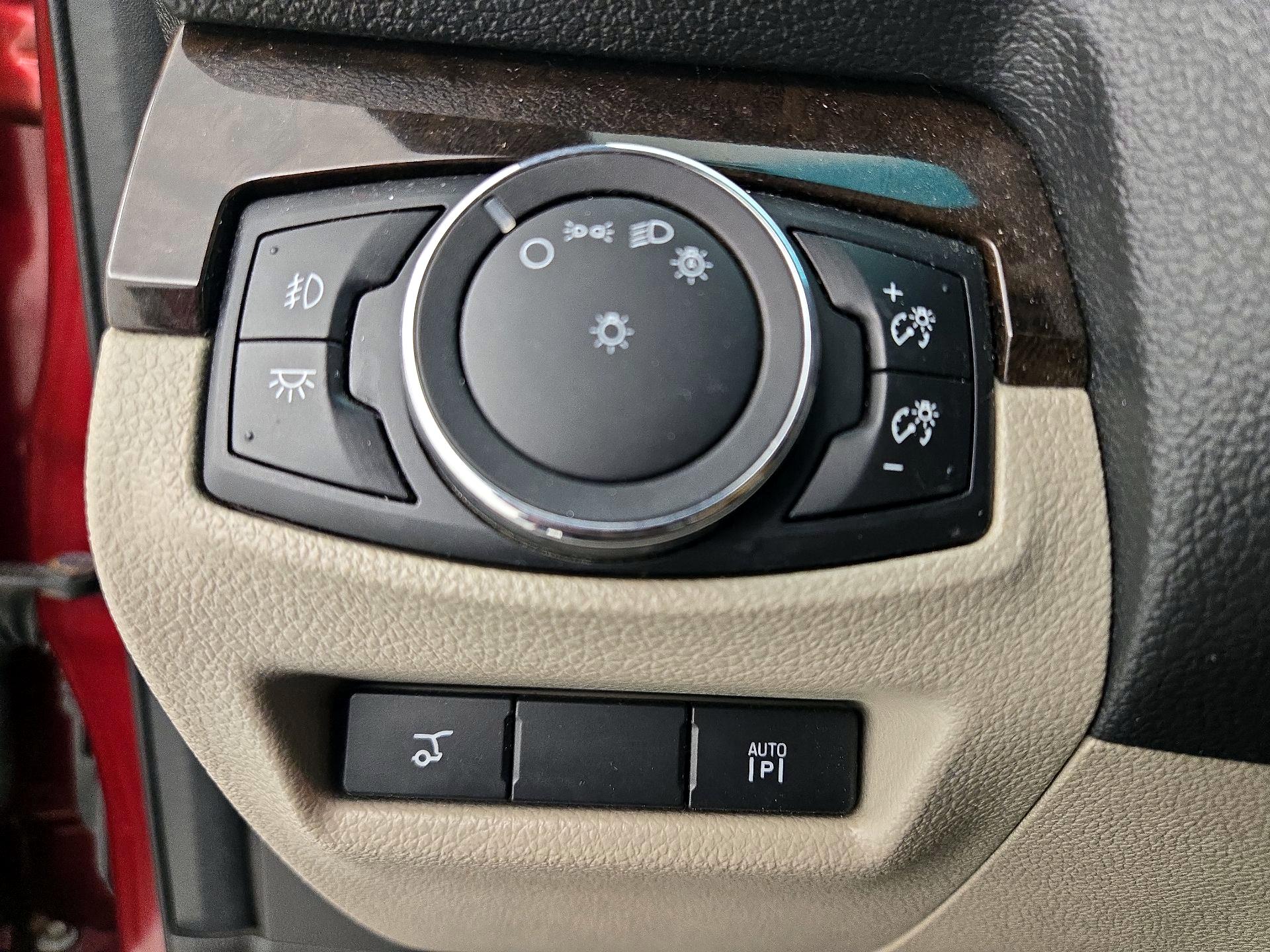 Thumbnail: 2015 Ford Explorer - 13