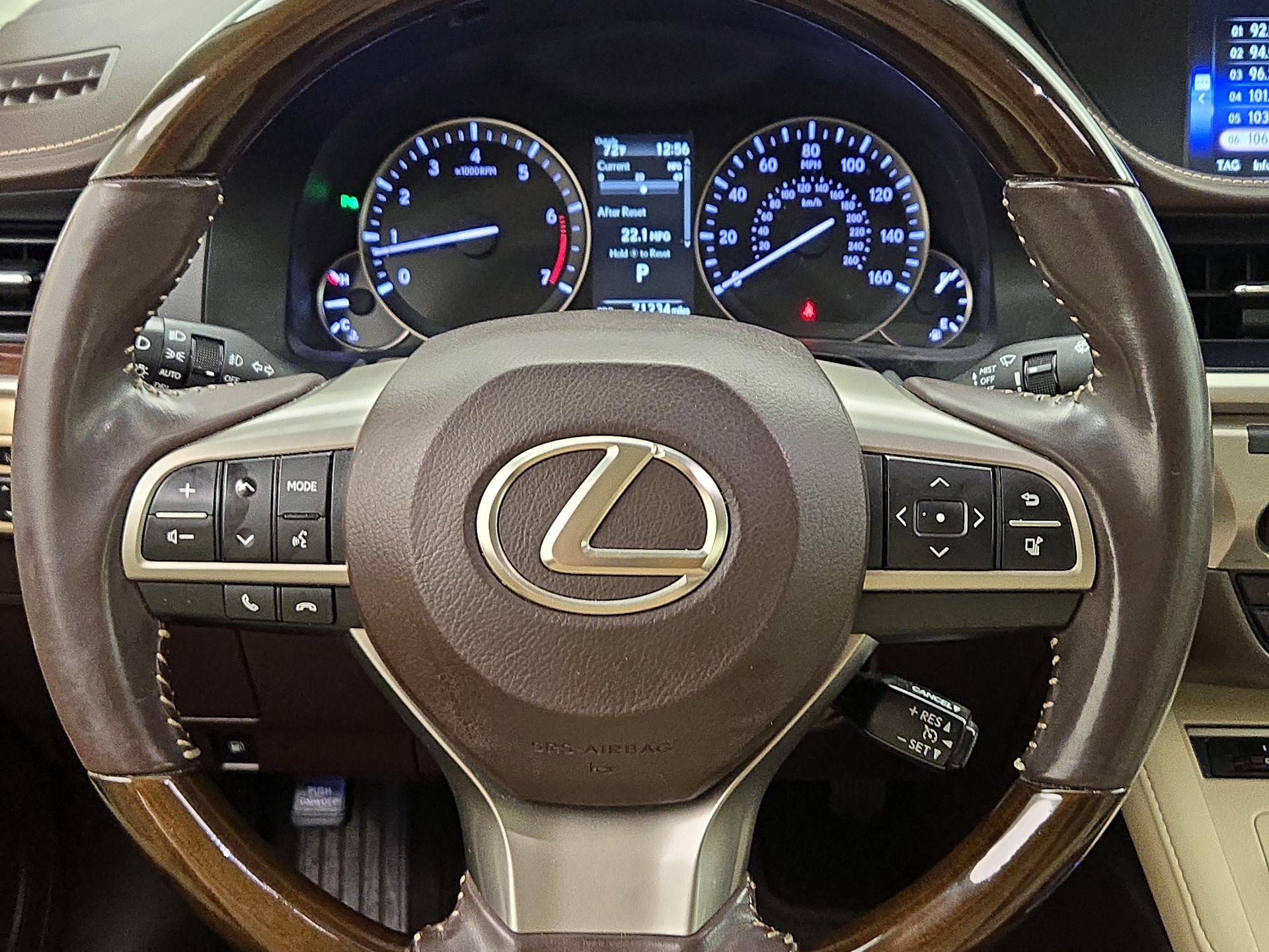 Thumbnail: 2016 Lexus ES - 10