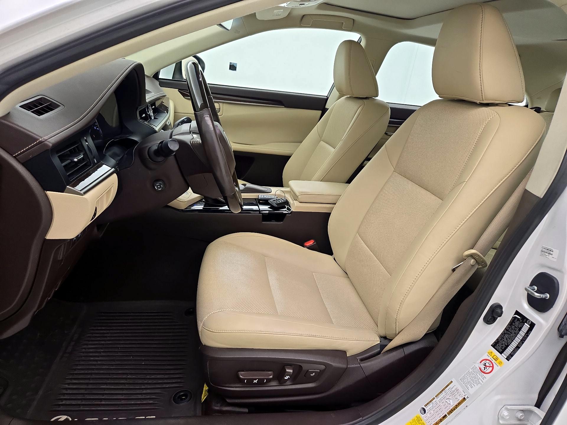 Thumbnail: 2016 Lexus ES - 11