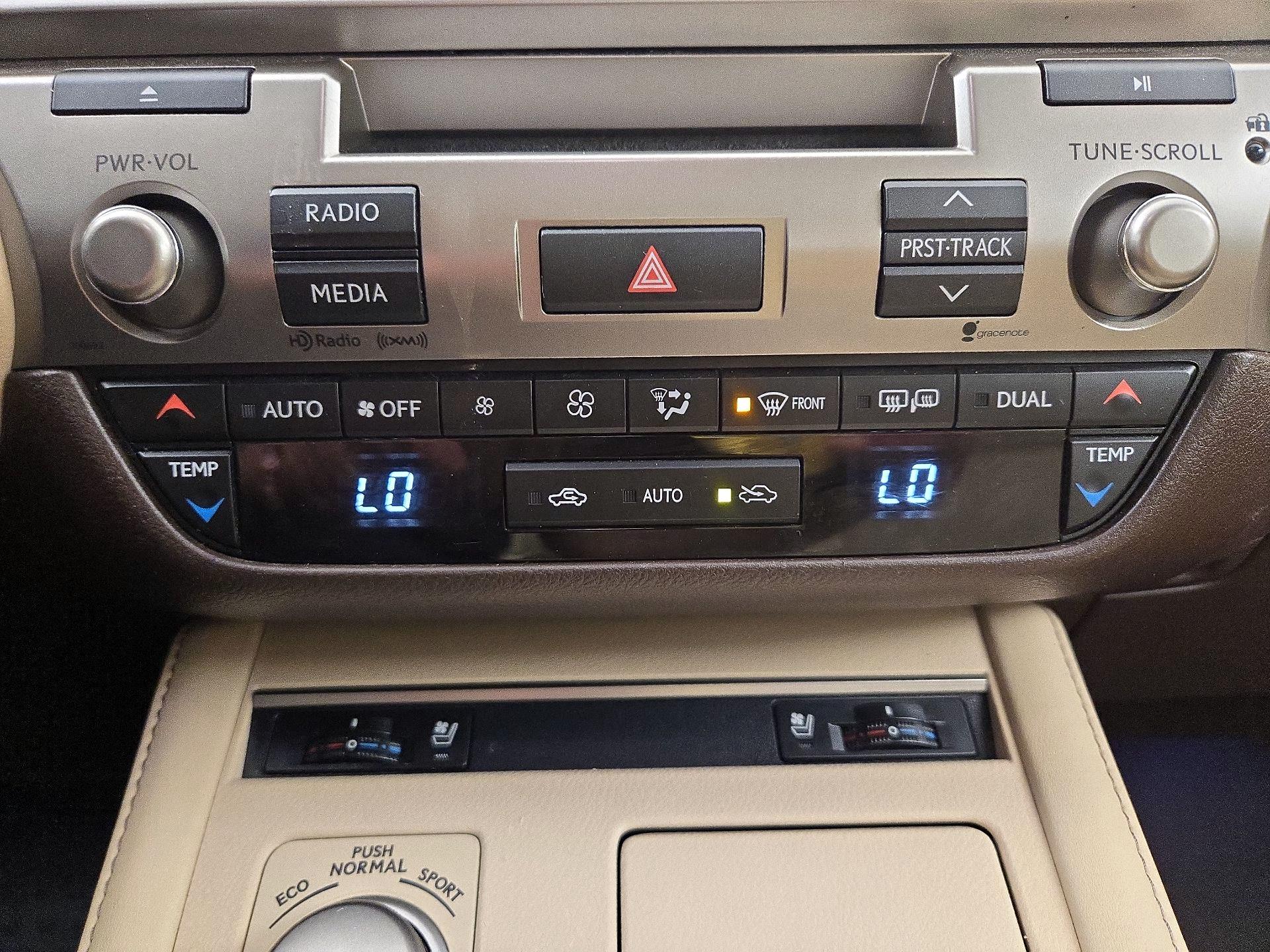 Thumbnail: 2016 Lexus ES - 16