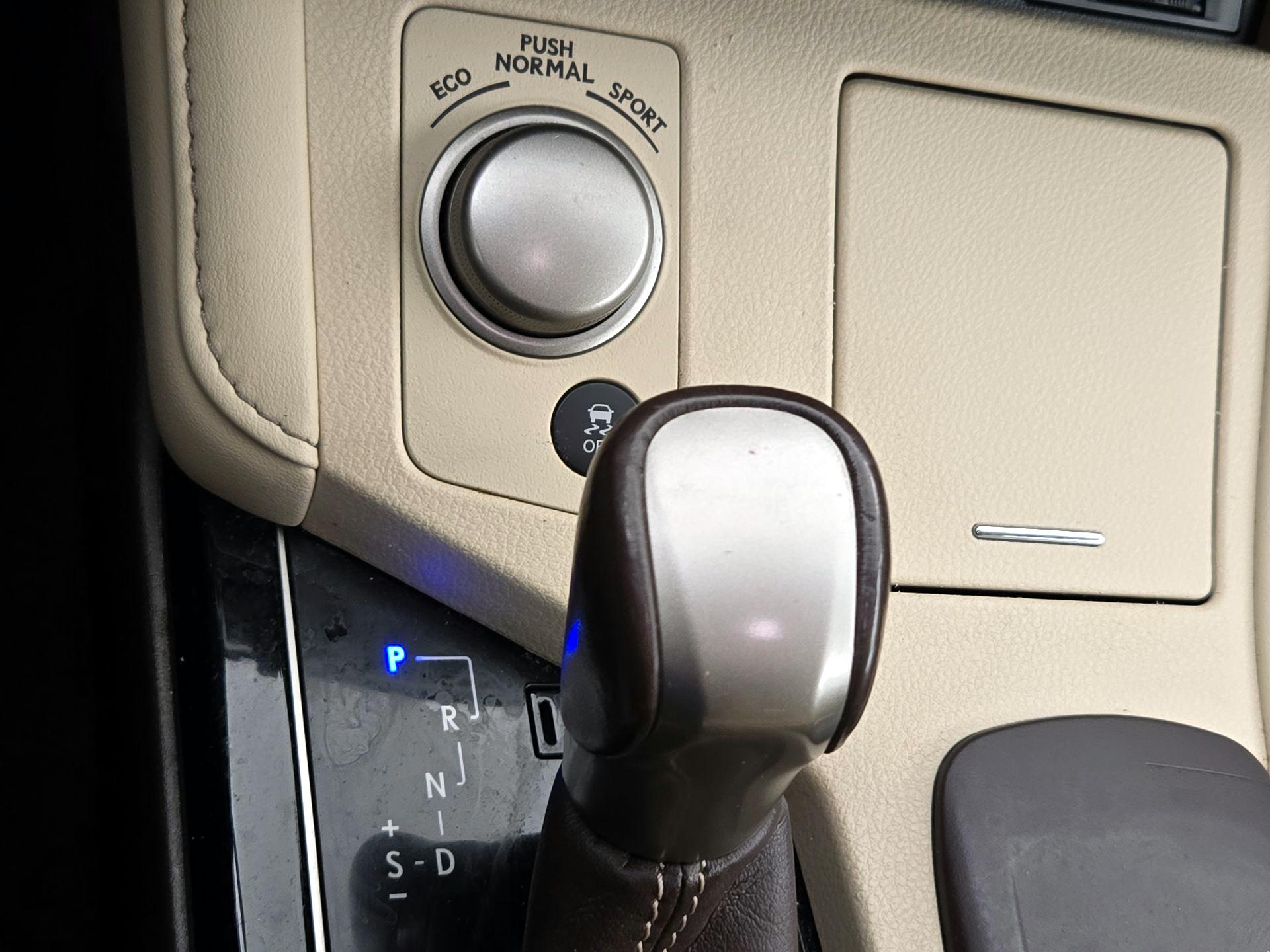 Thumbnail: 2016 Lexus ES - 17