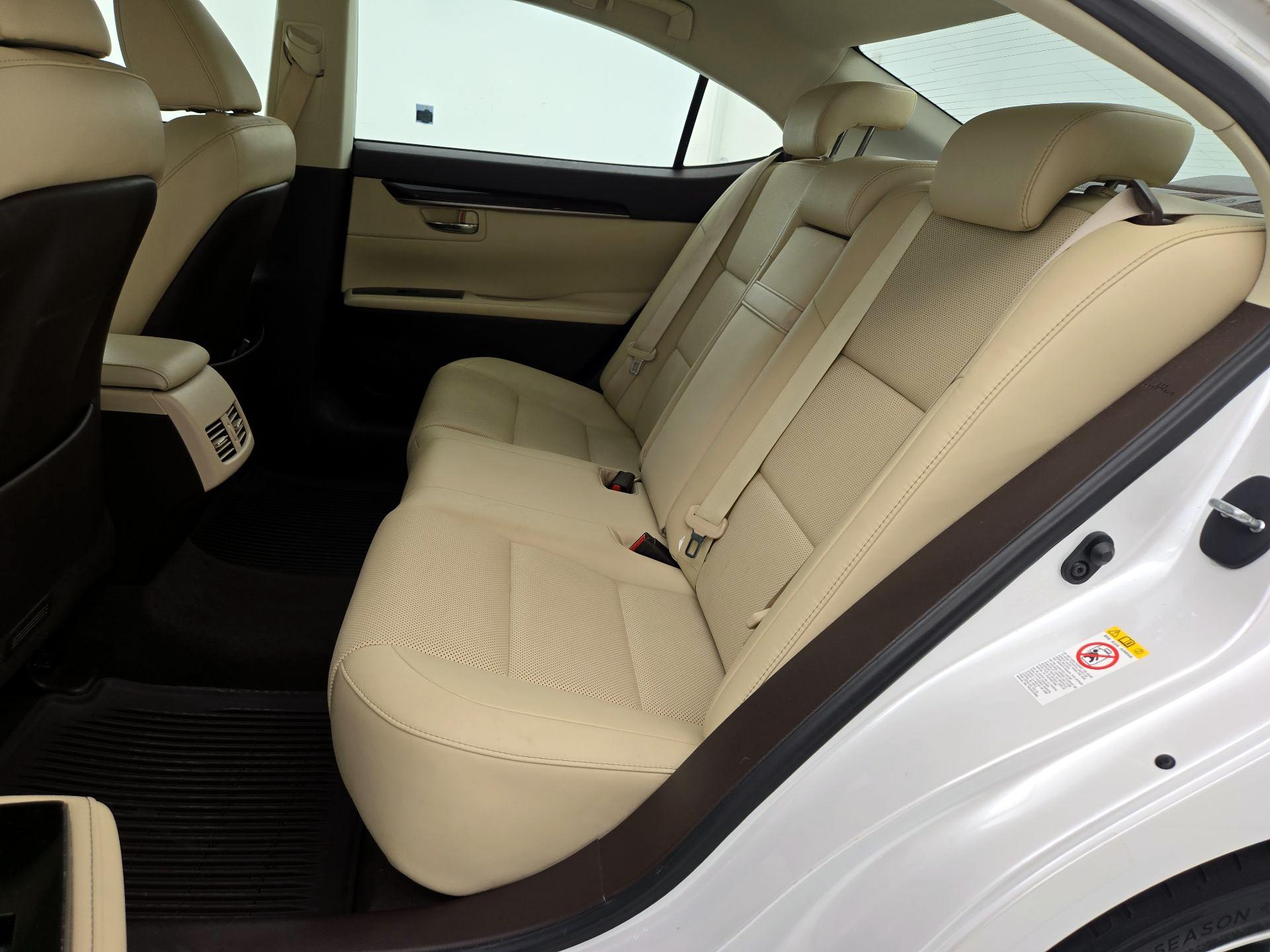 Thumbnail: 2016 Lexus ES - 20