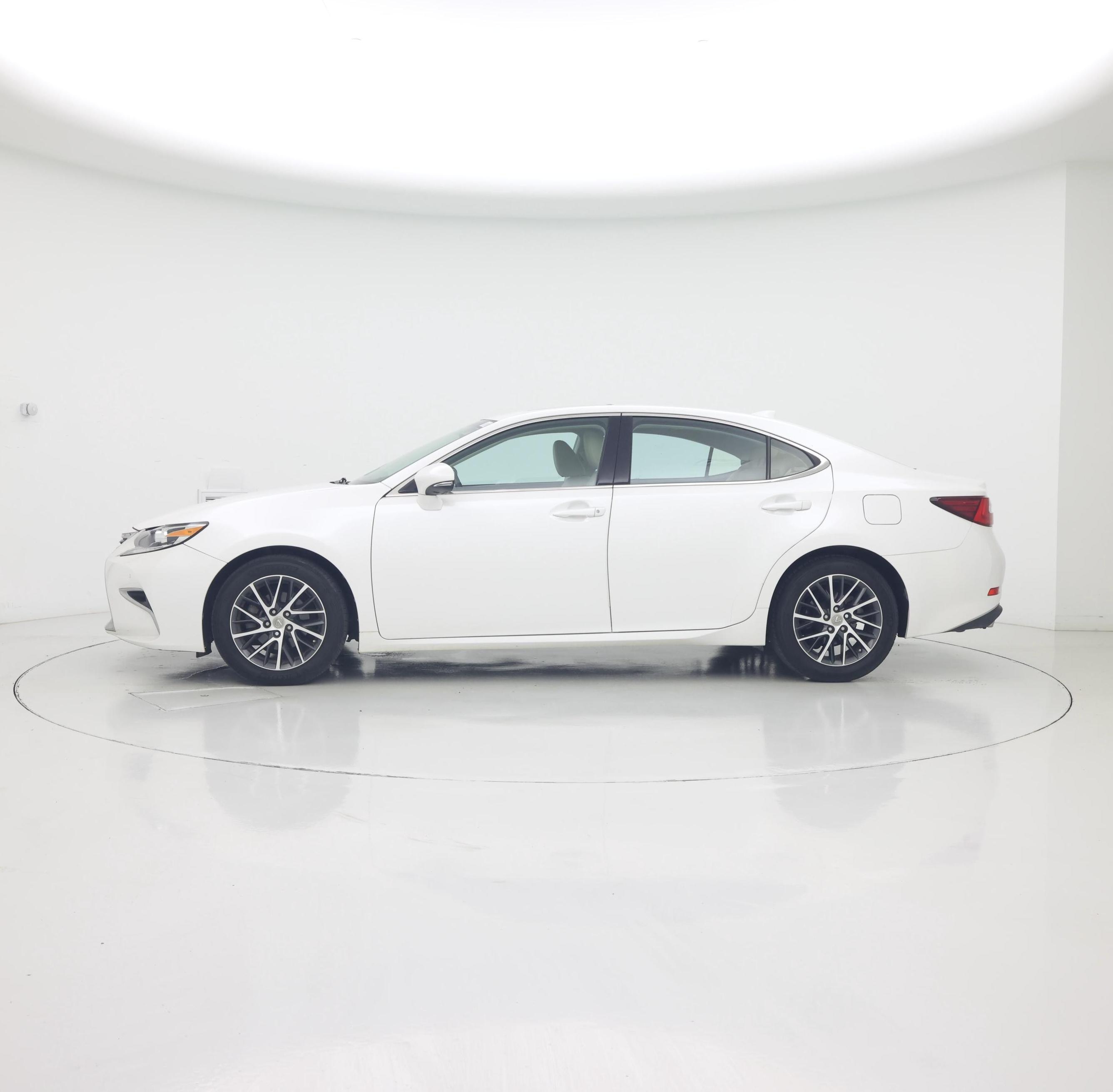 Thumbnail: 2016 Lexus ES - 3