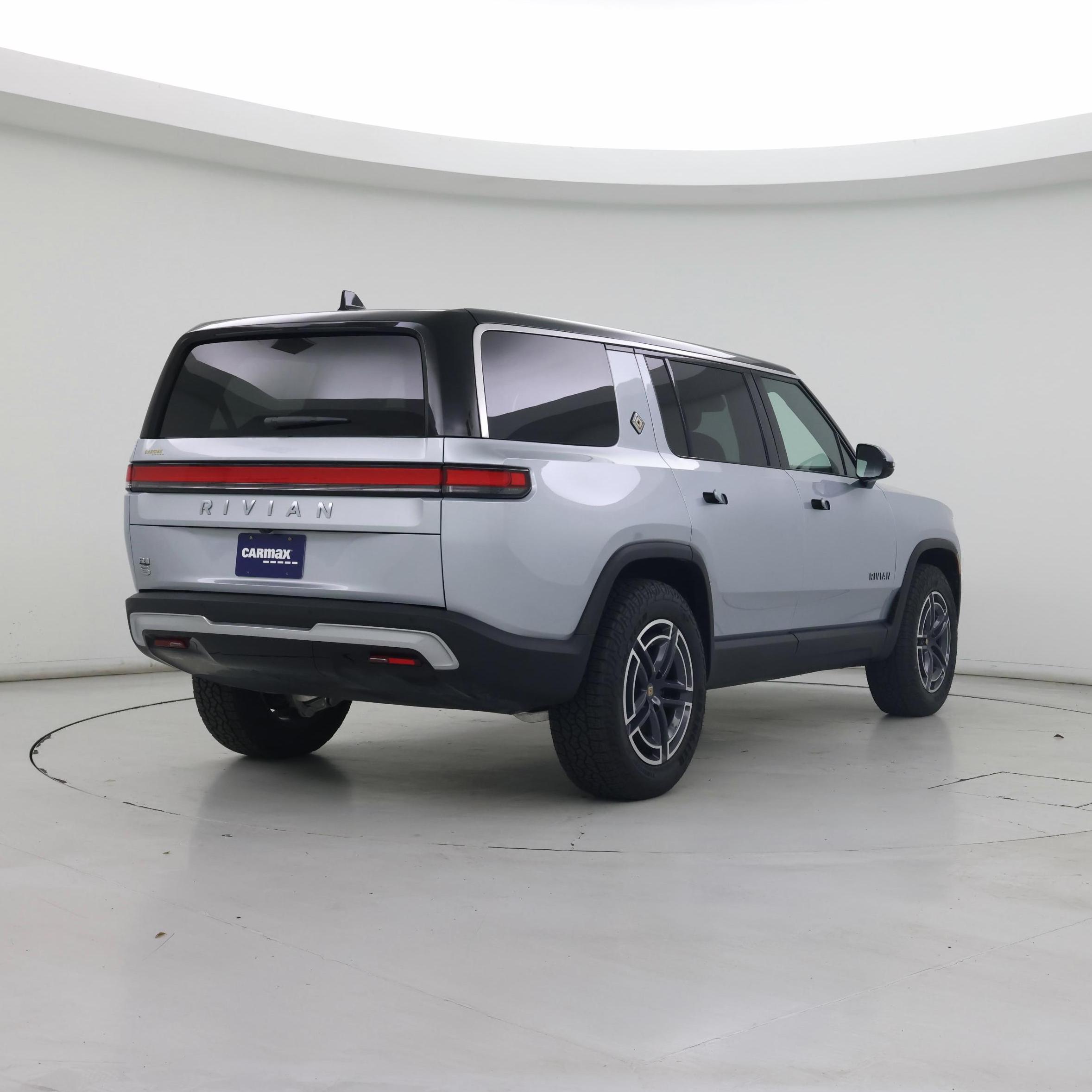 Thumbnail: 2026 Rivian R1S - 8