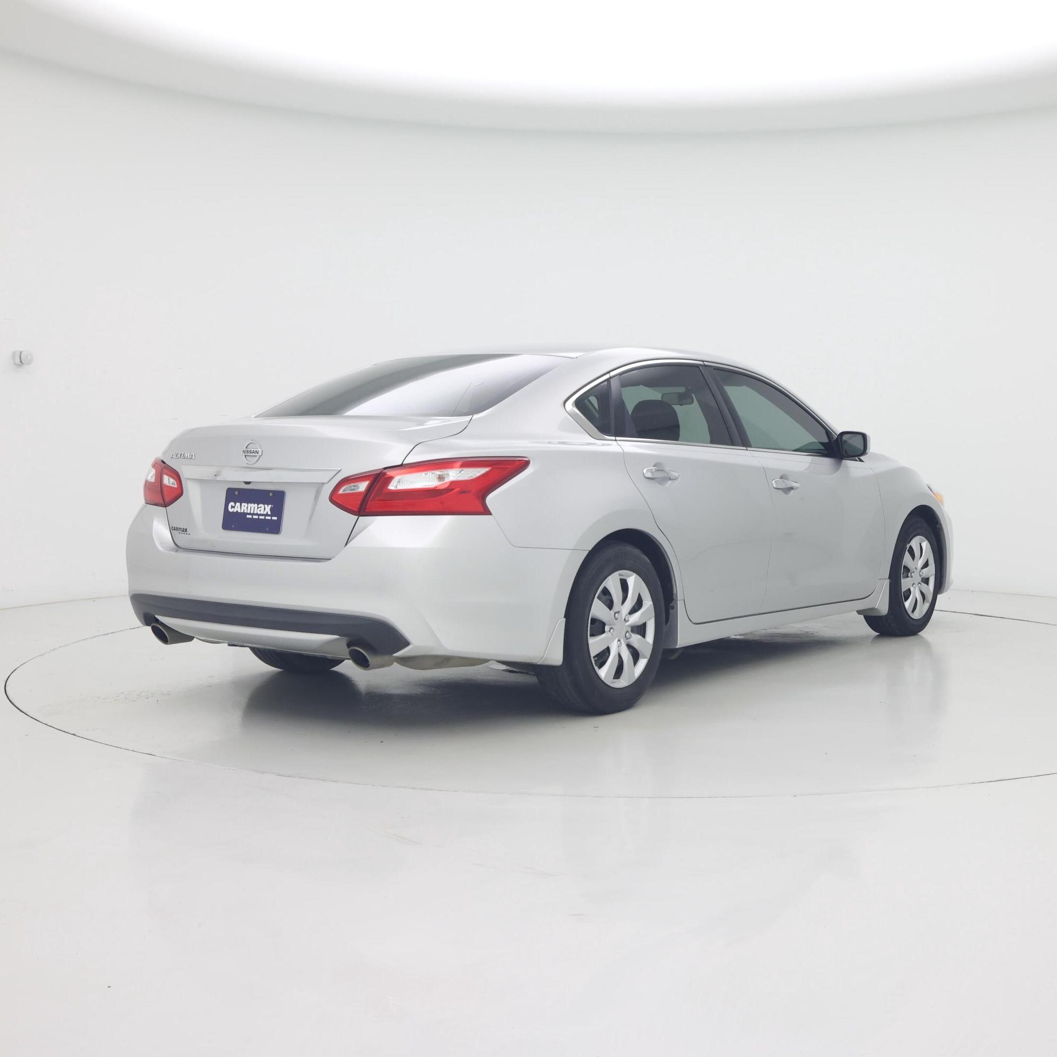 Thumbnail: 2017 Nissan Altima - 8