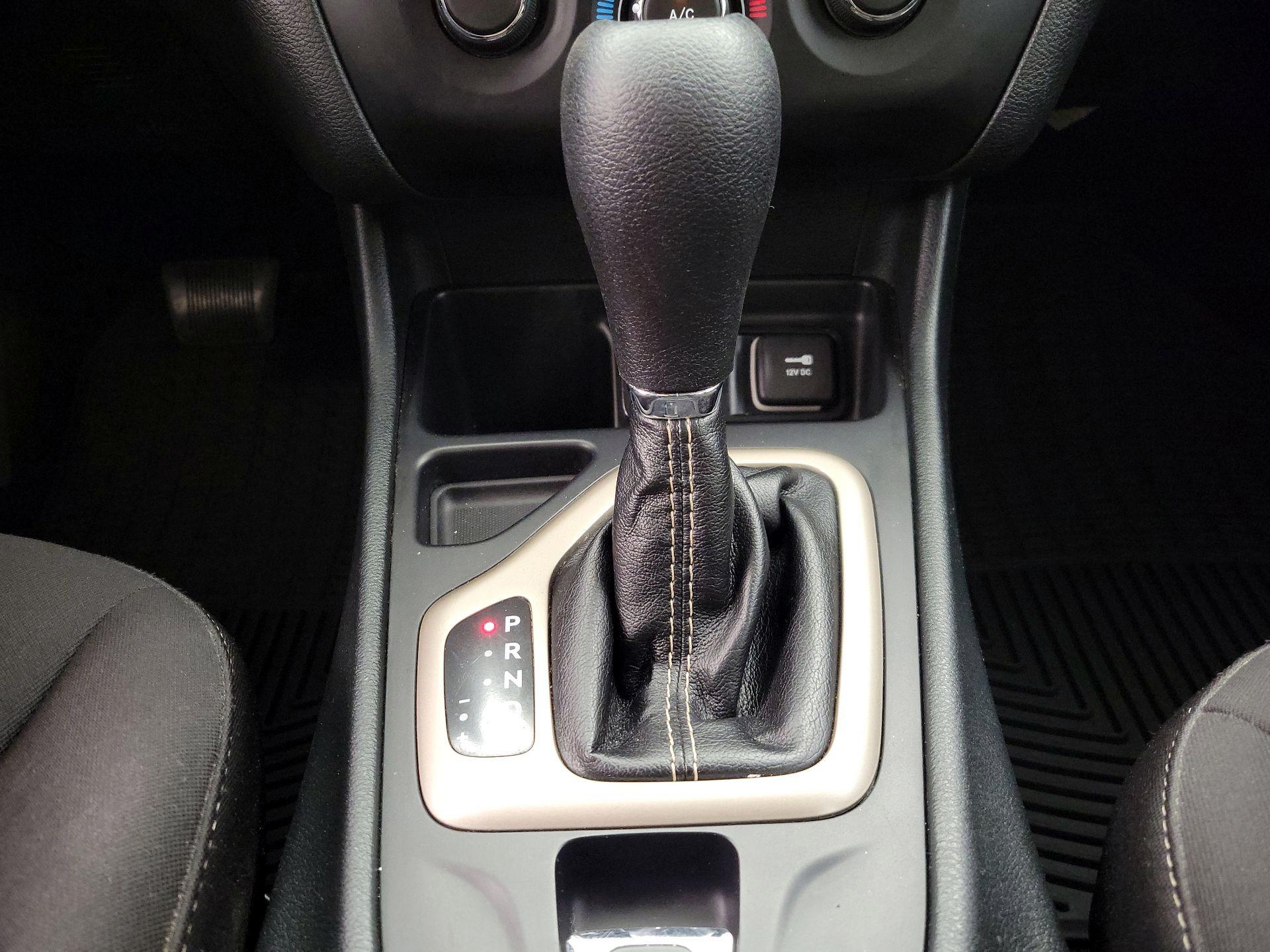 Thumbnail: 2015 Jeep Cherokee - 16