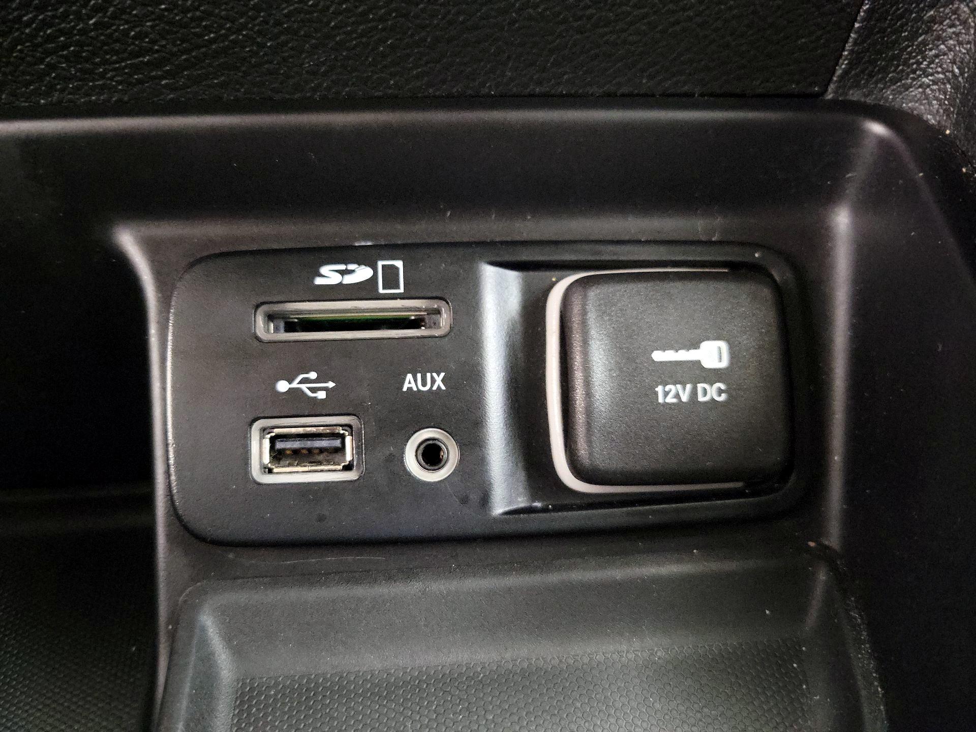 Thumbnail: 2015 Jeep Cherokee - 17