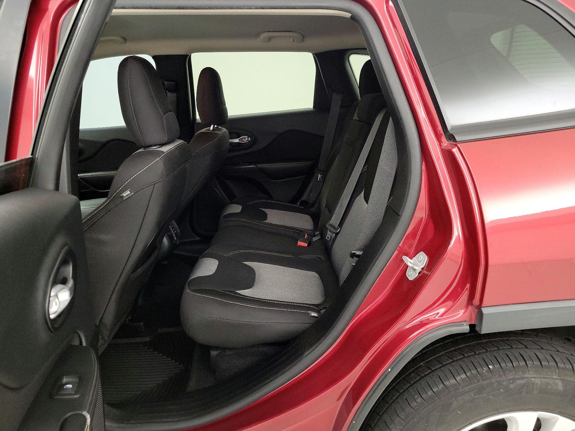 Thumbnail: 2015 Jeep Cherokee - 18