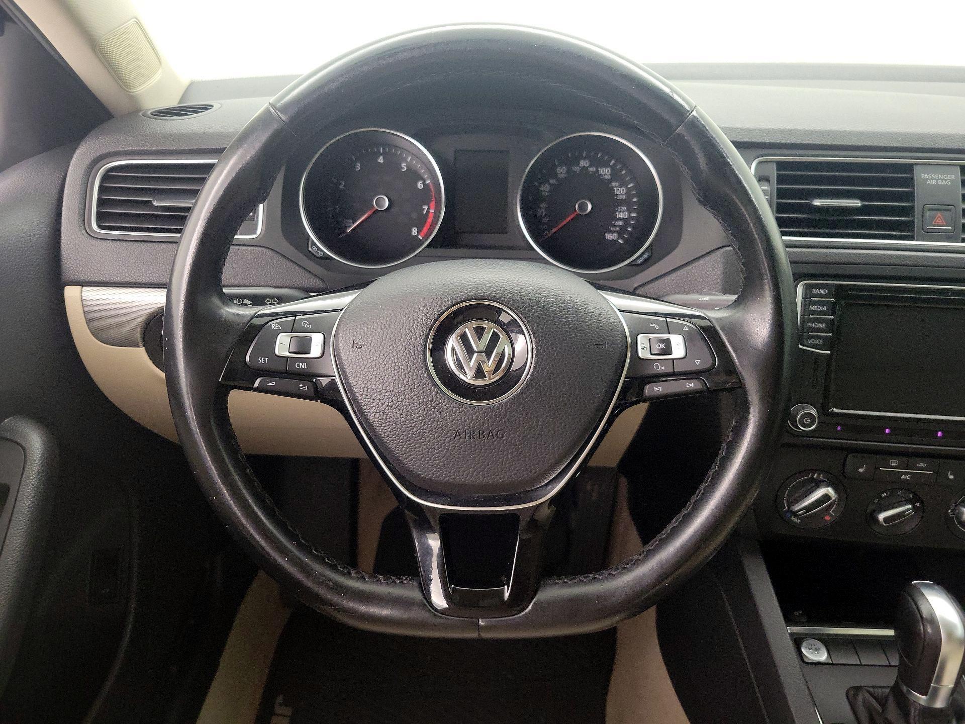 Thumbnail: 2016 Volkswagen Jetta - 10