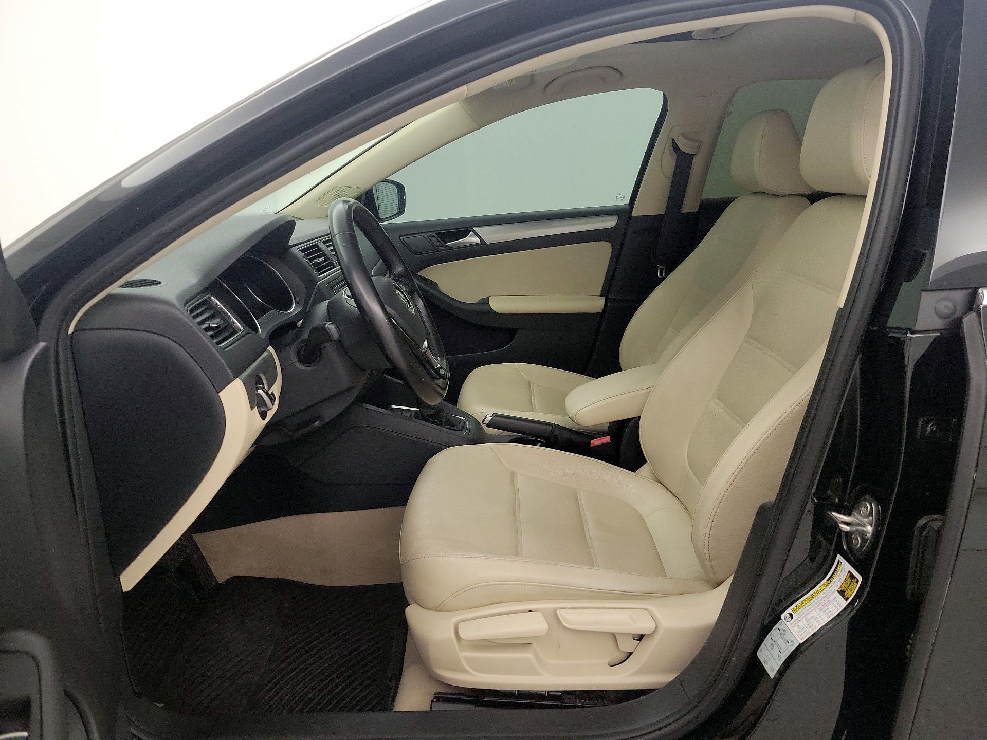 Thumbnail: 2016 Volkswagen Jetta - 11