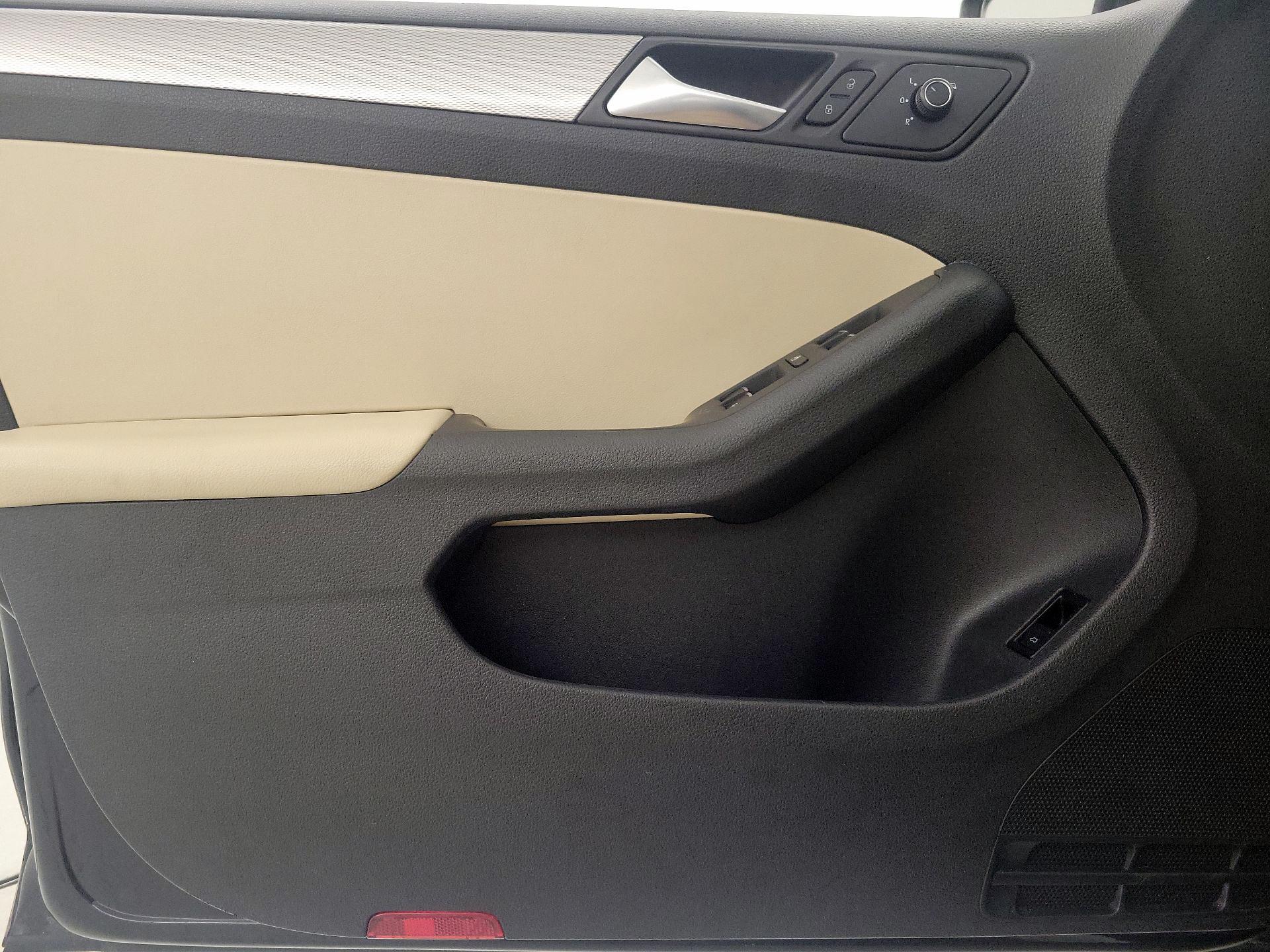 Thumbnail: 2016 Volkswagen Jetta - 12