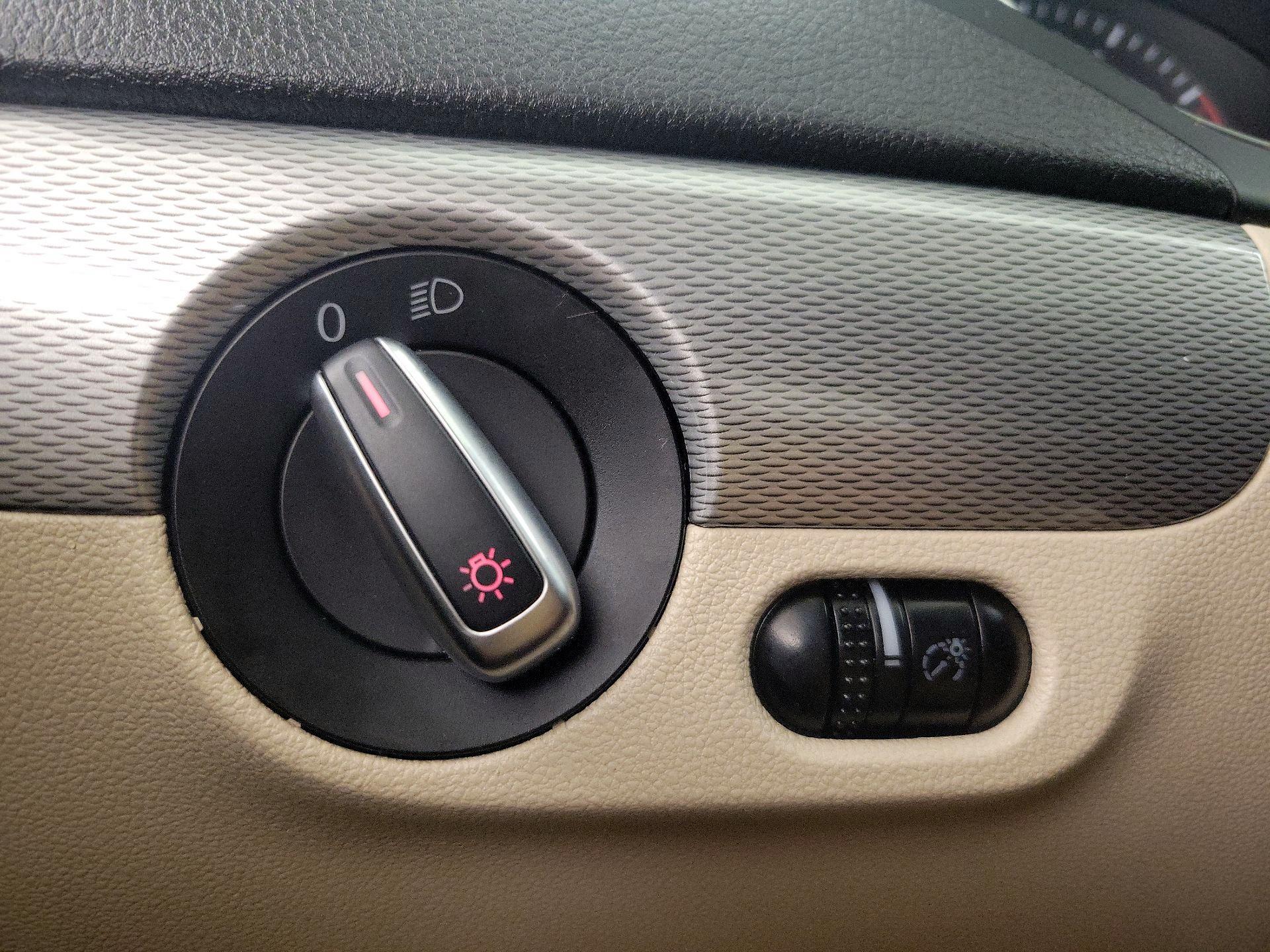 Thumbnail: 2016 Volkswagen Jetta - 13