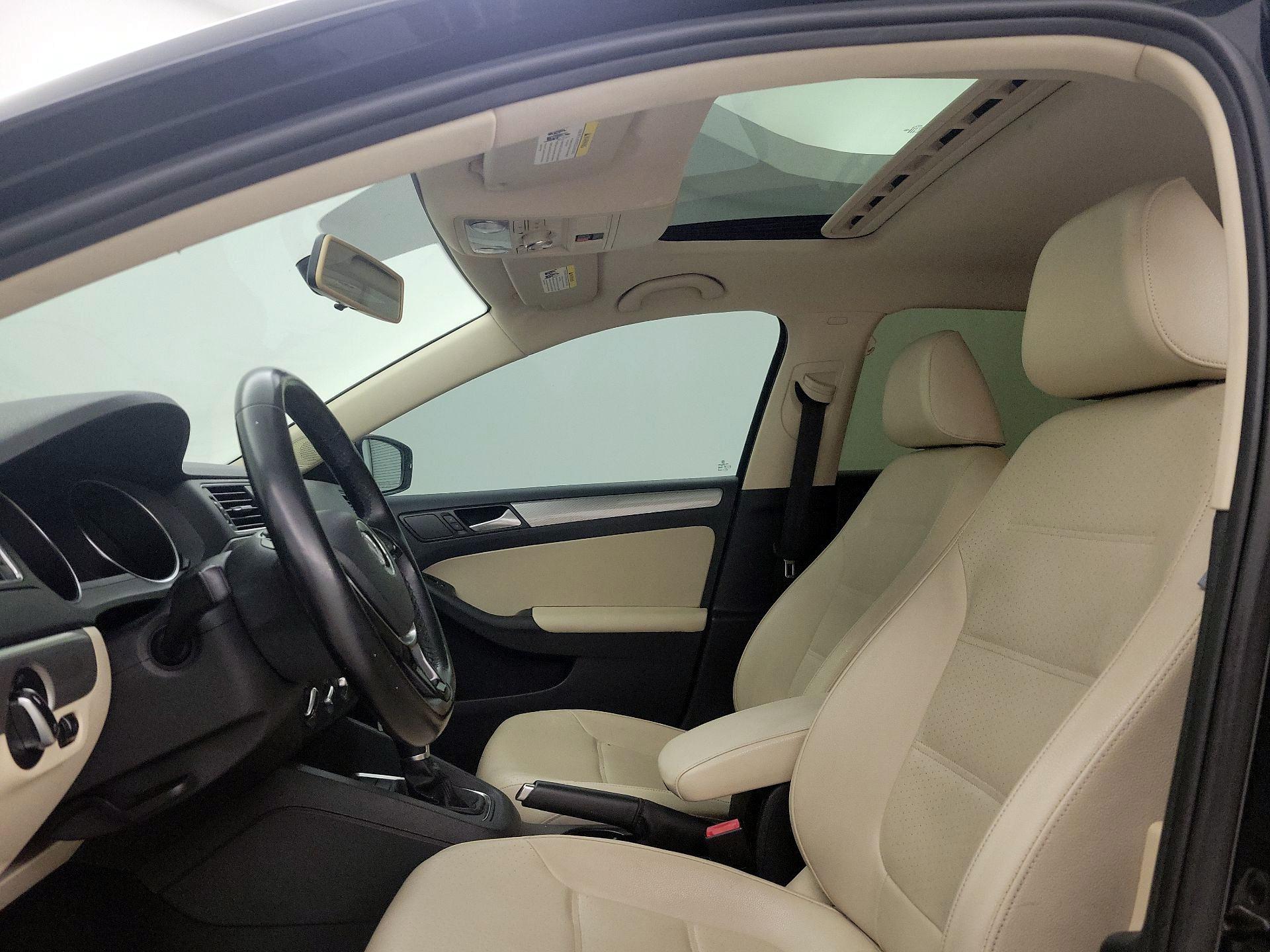 Thumbnail: 2016 Volkswagen Jetta - 18