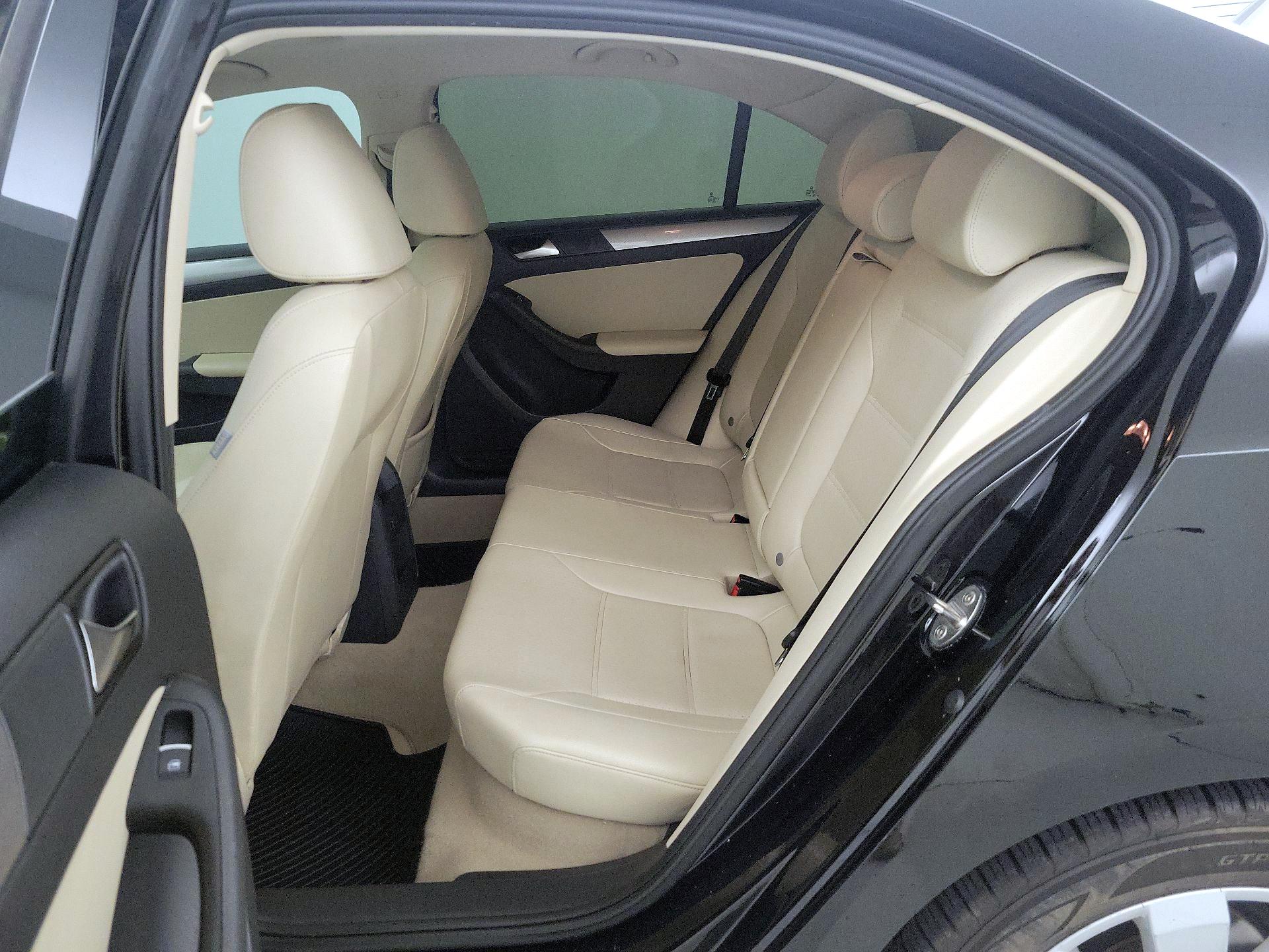 Thumbnail: 2016 Volkswagen Jetta - 19