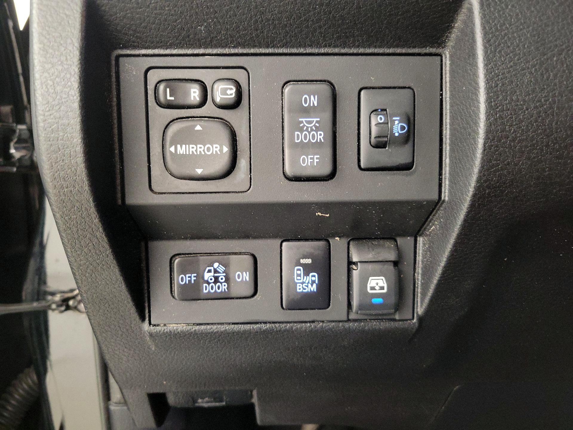 Thumbnail: 2014 Toyota Tundra - 13