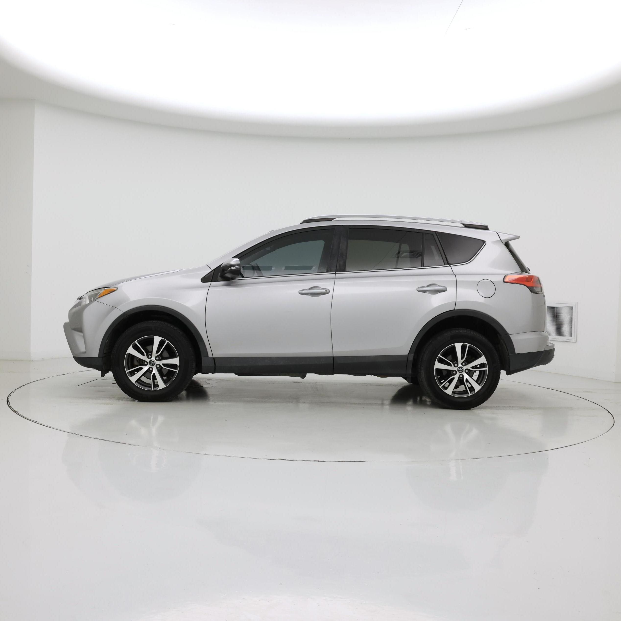 Thumbnail: 2017 Toyota RAV4 - 3
