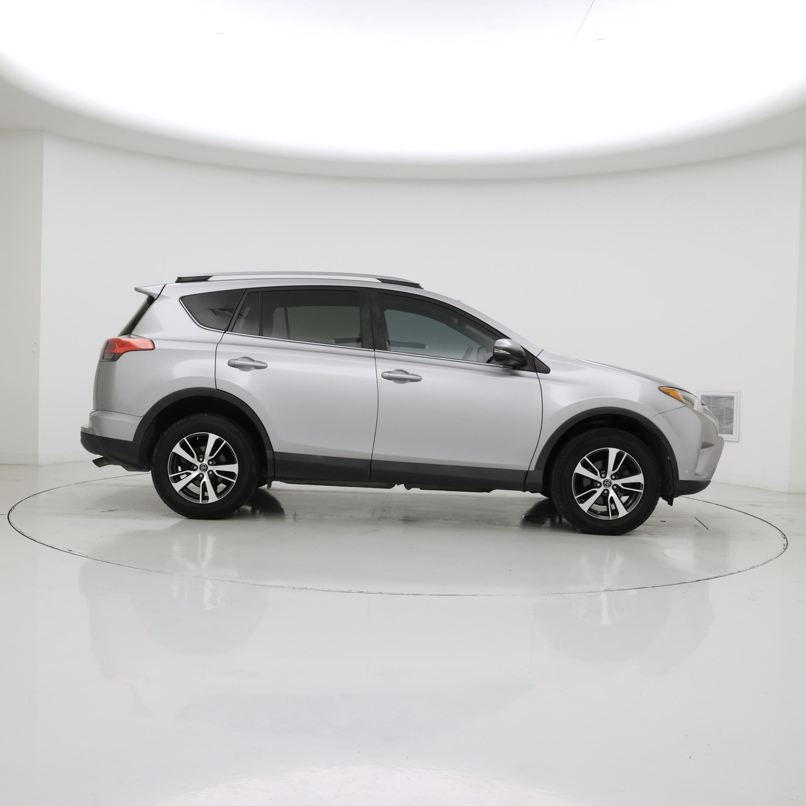 Thumbnail: 2017 Toyota RAV4 - 7