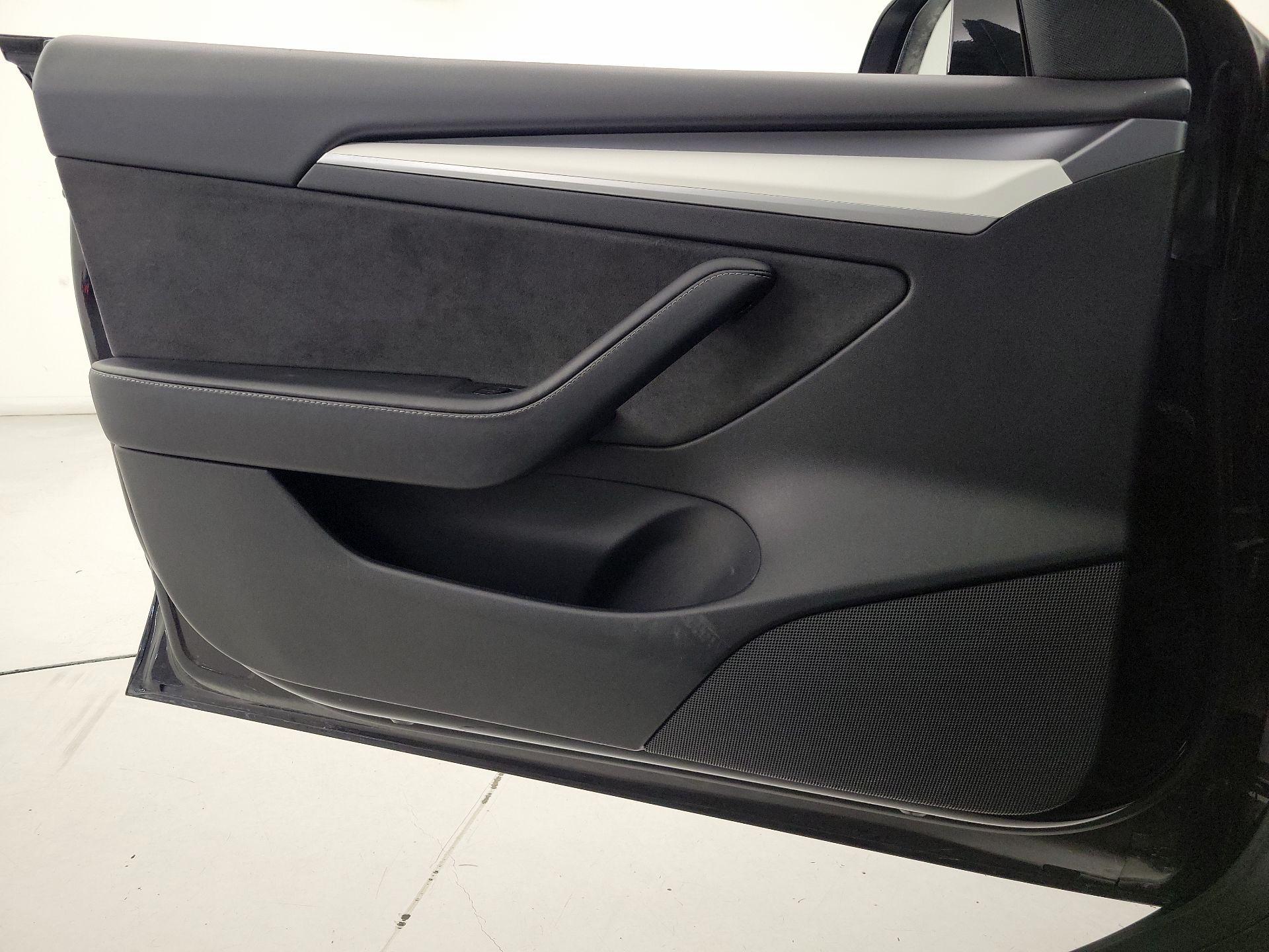 Thumbnail: 2021 Tesla Model 3 - 12