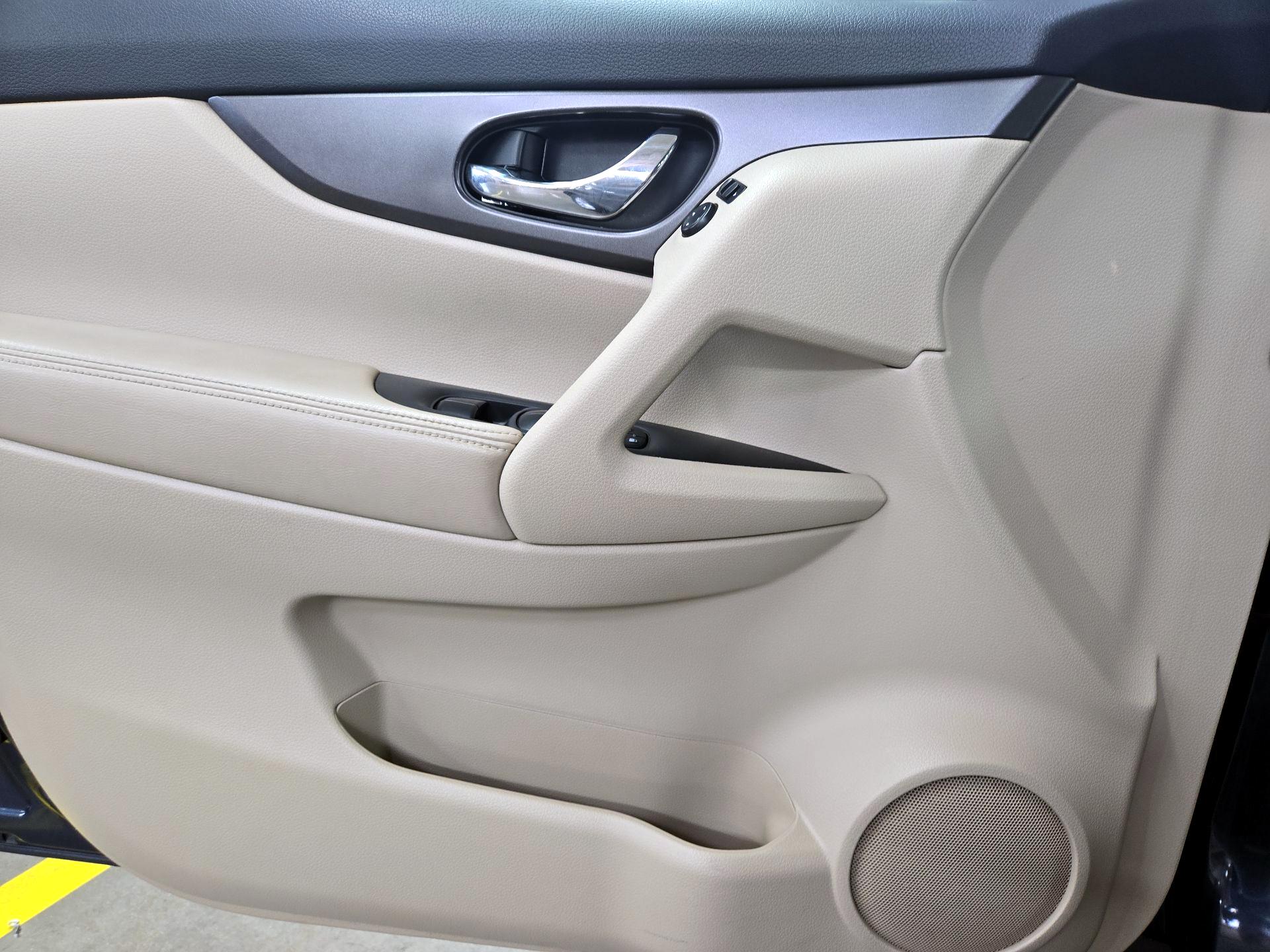 Thumbnail: 2014 Nissan Rogue - 12