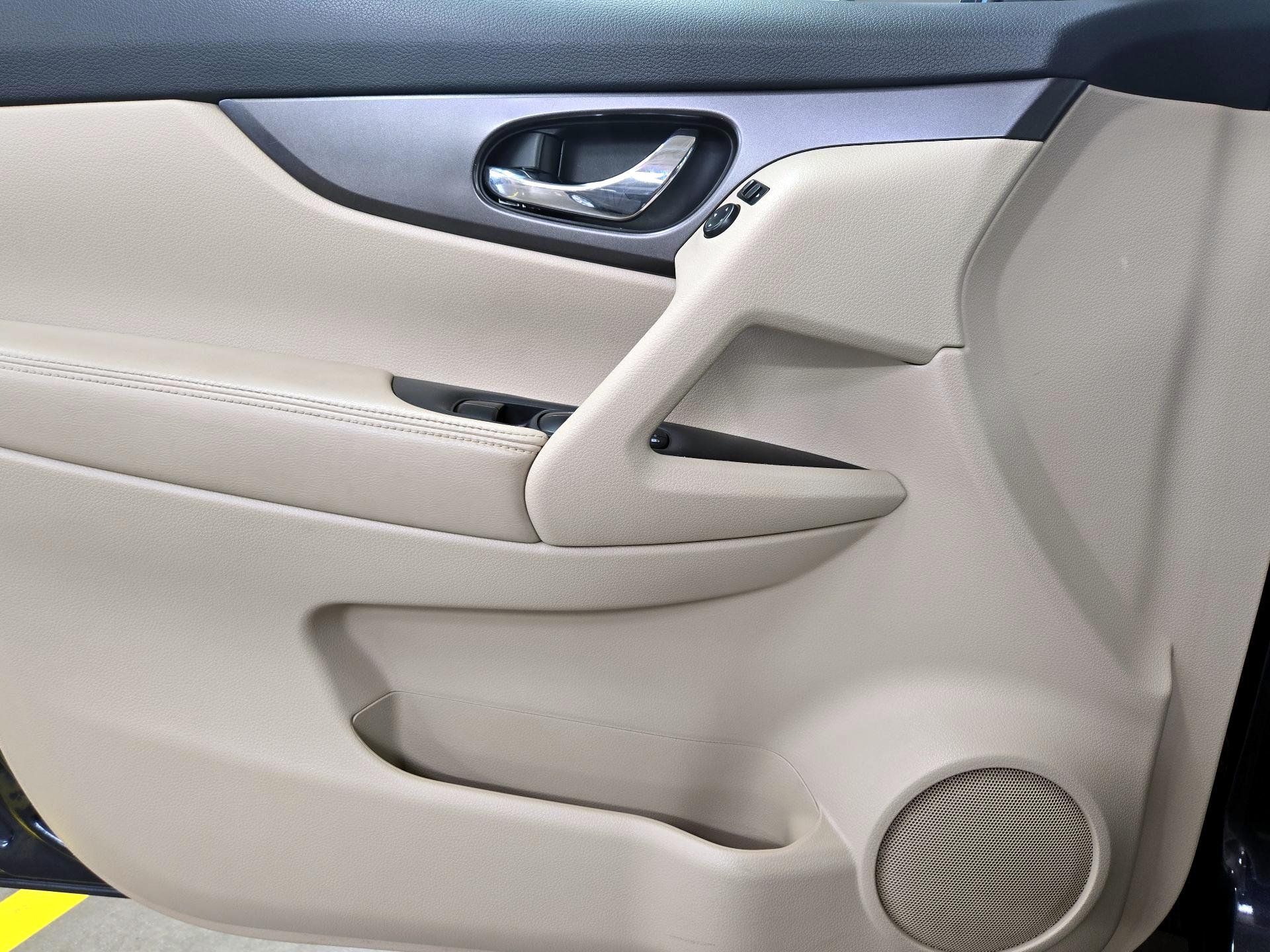 Thumbnail: 2014 Nissan Rogue - 14