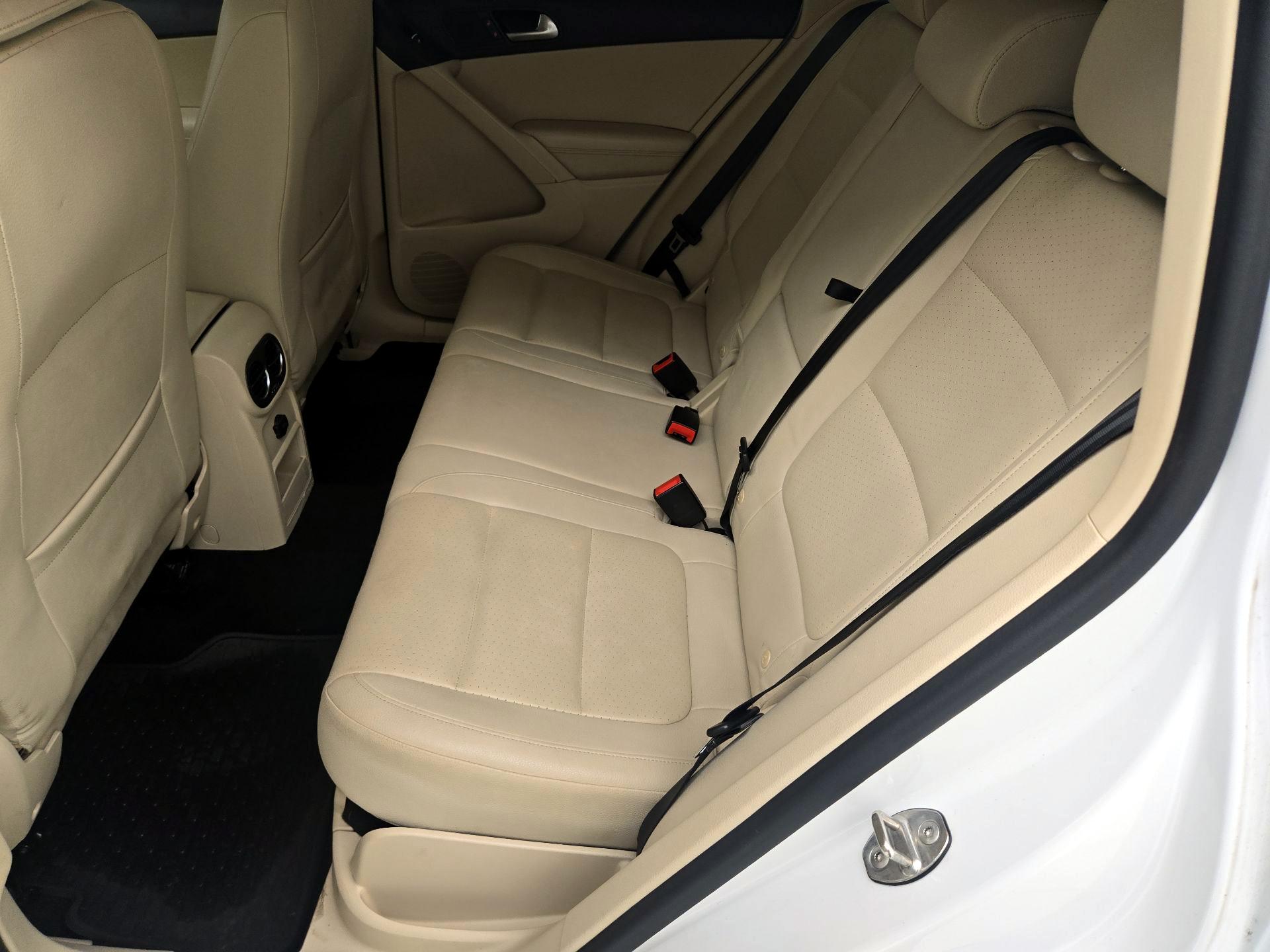 Thumbnail: 2017 Volkswagen Tiguan - 20
