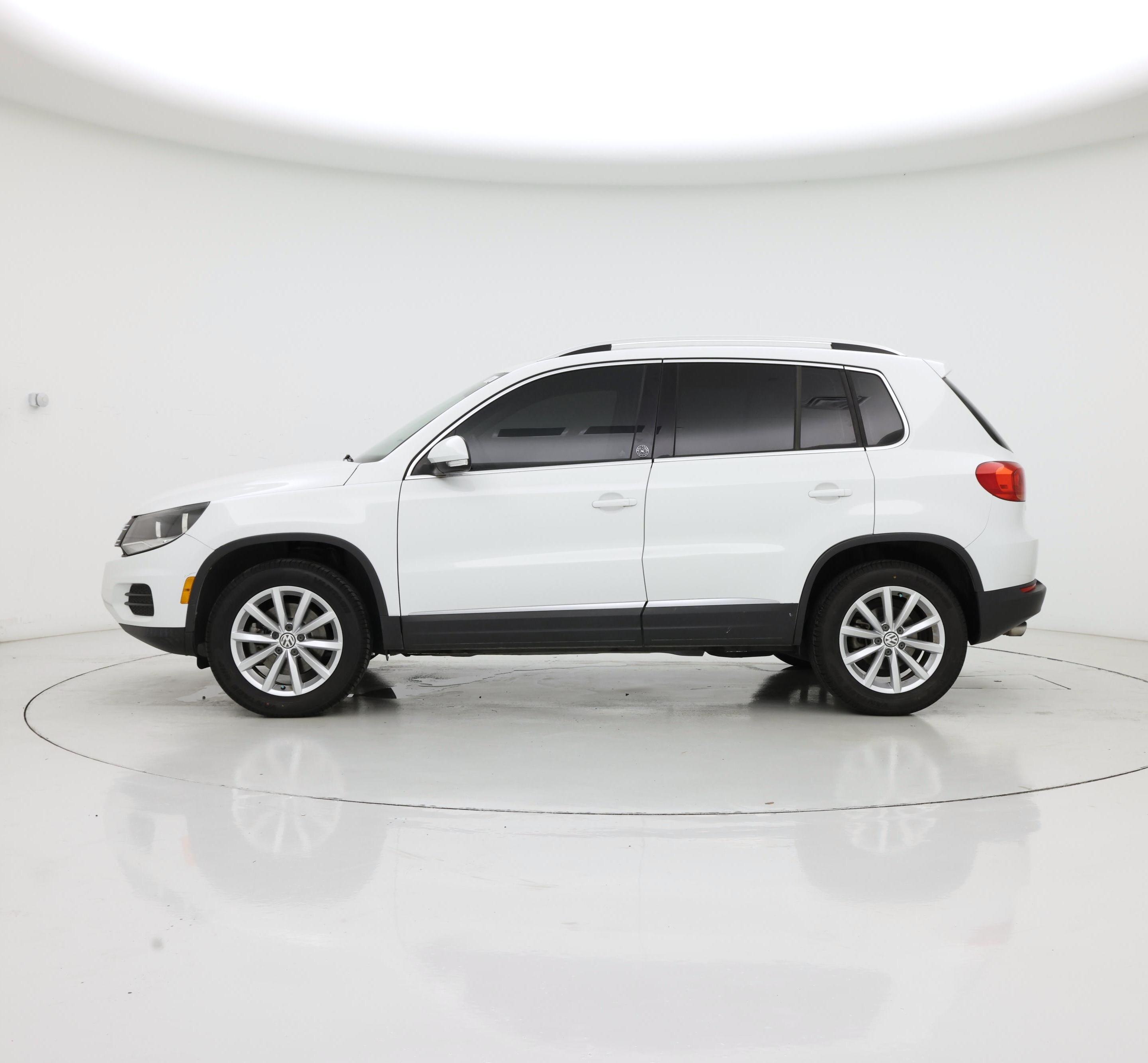 Thumbnail: 2017 Volkswagen Tiguan - 3