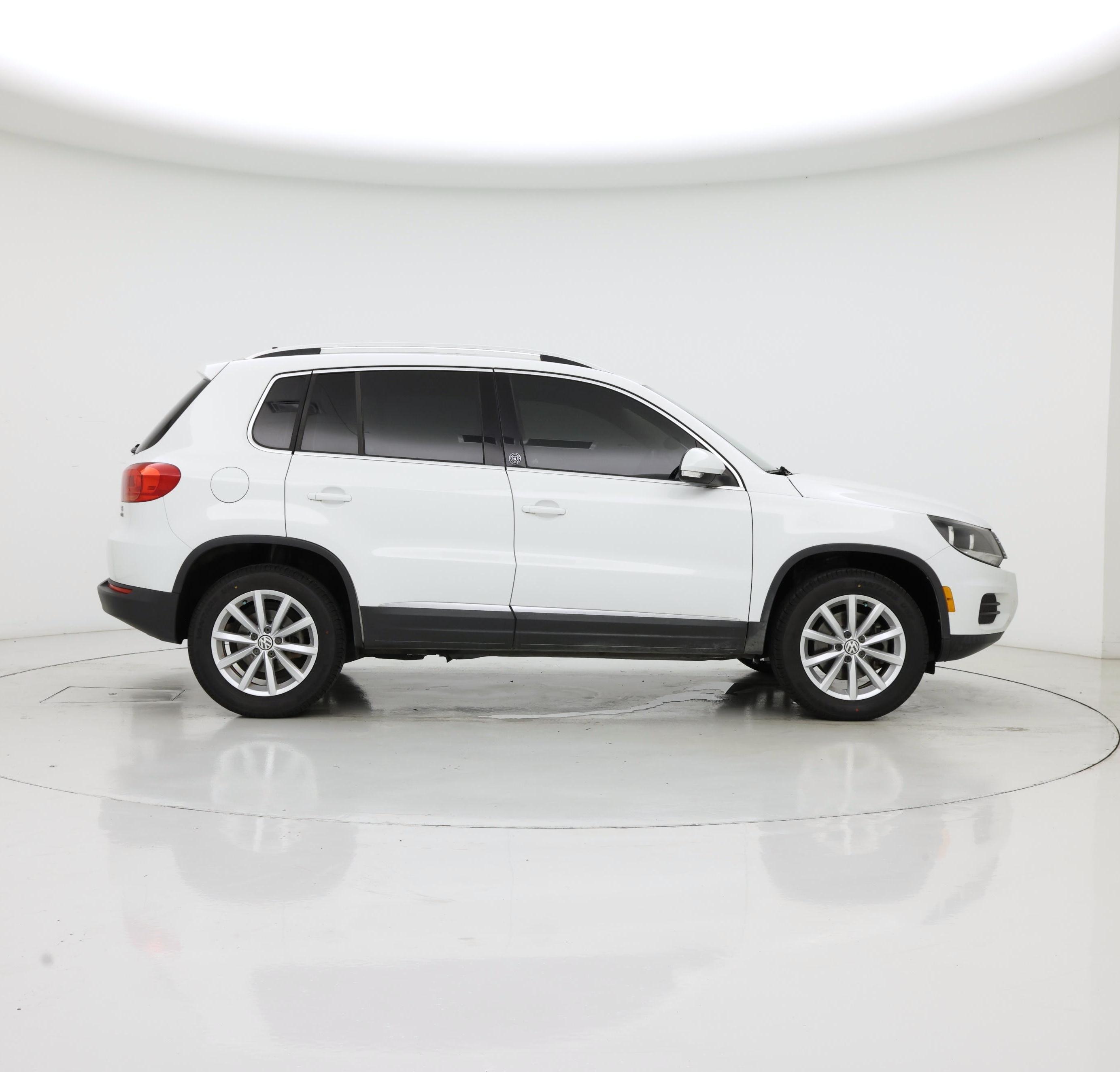 Thumbnail: 2017 Volkswagen Tiguan - 7