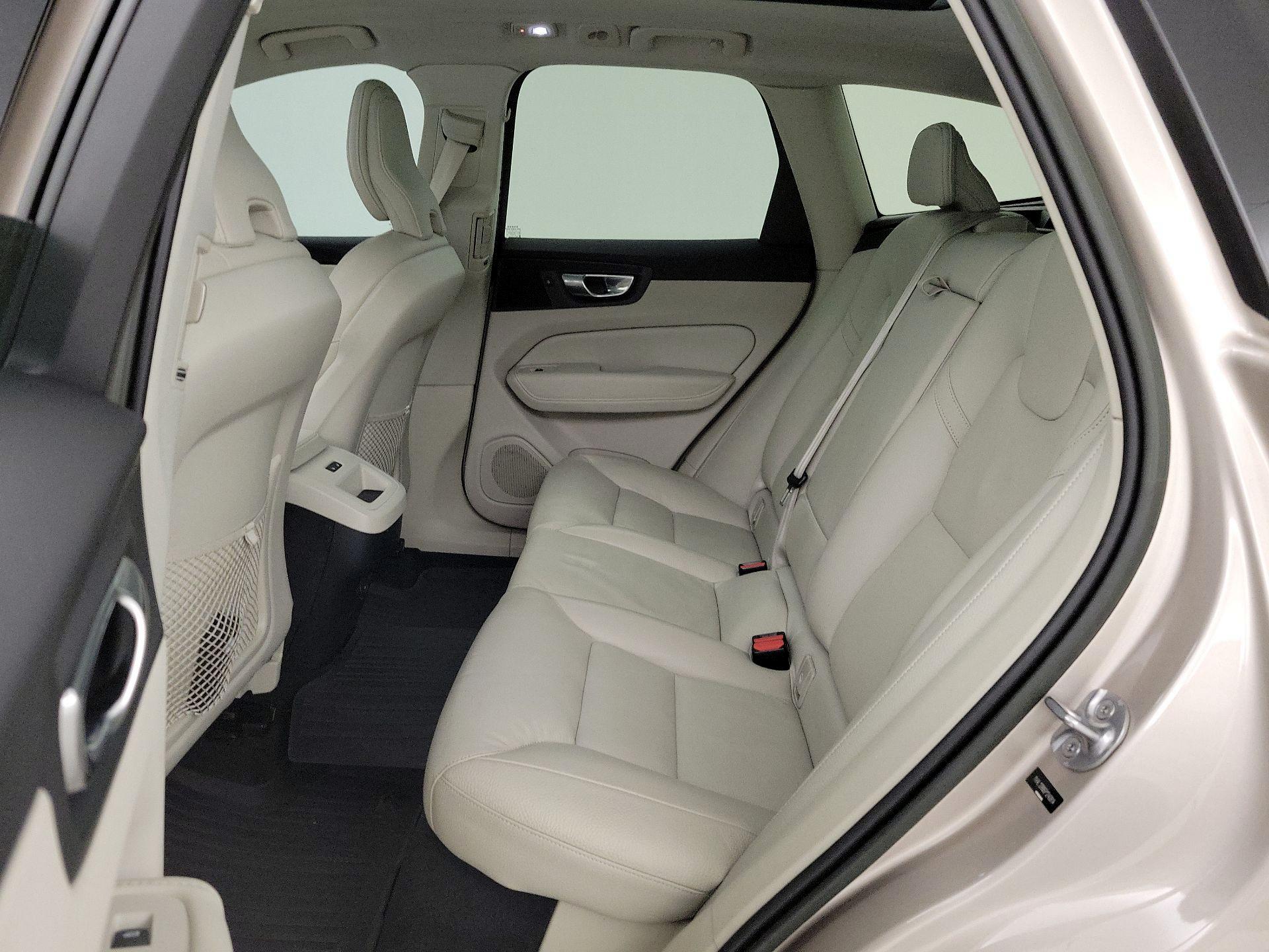Thumbnail: 2023 Volvo XC60 - 20