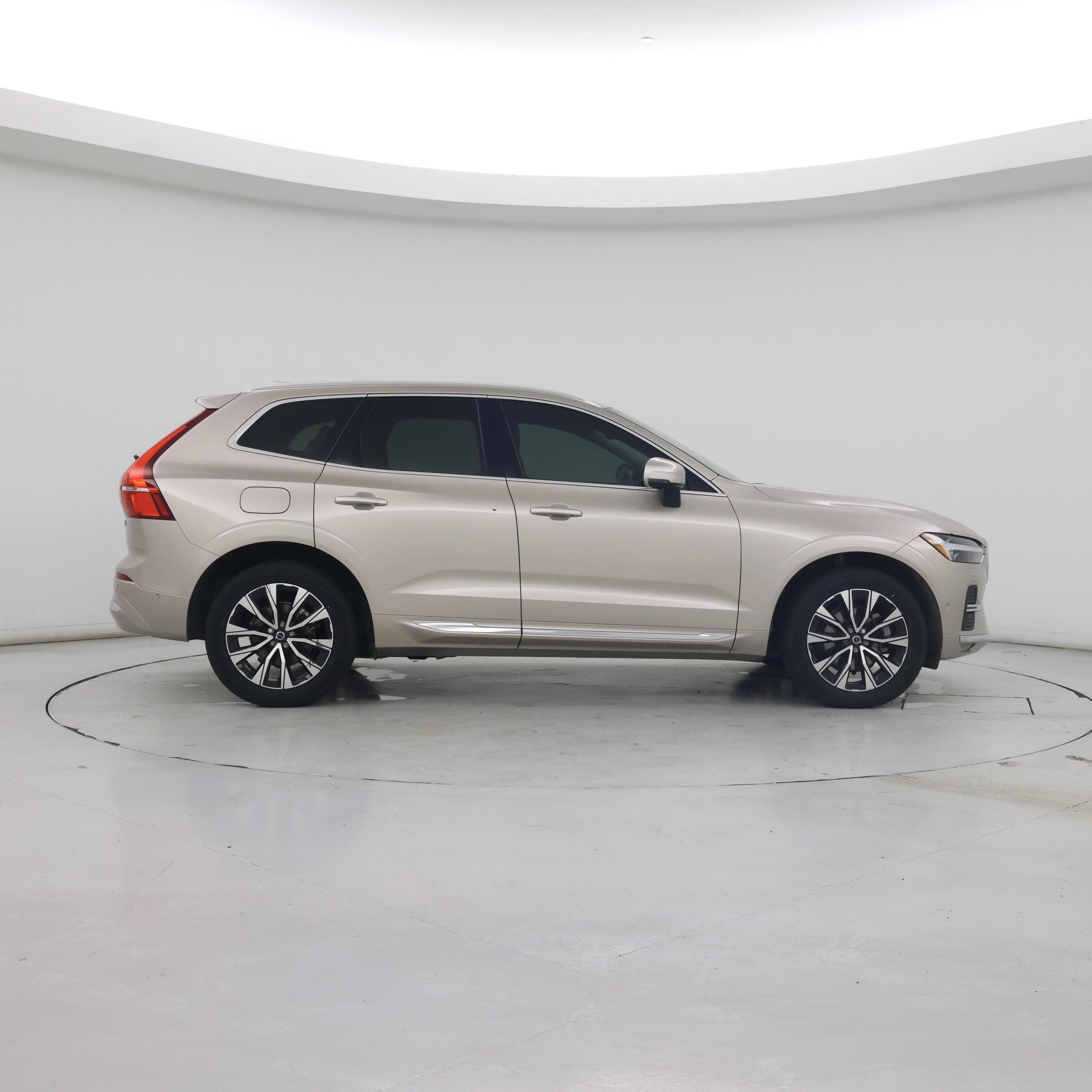 Thumbnail: 2023 Volvo XC60 - 7