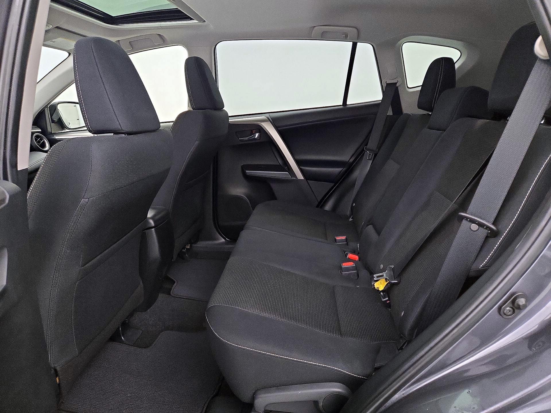 Thumbnail: 2018 Toyota RAV4 - 19