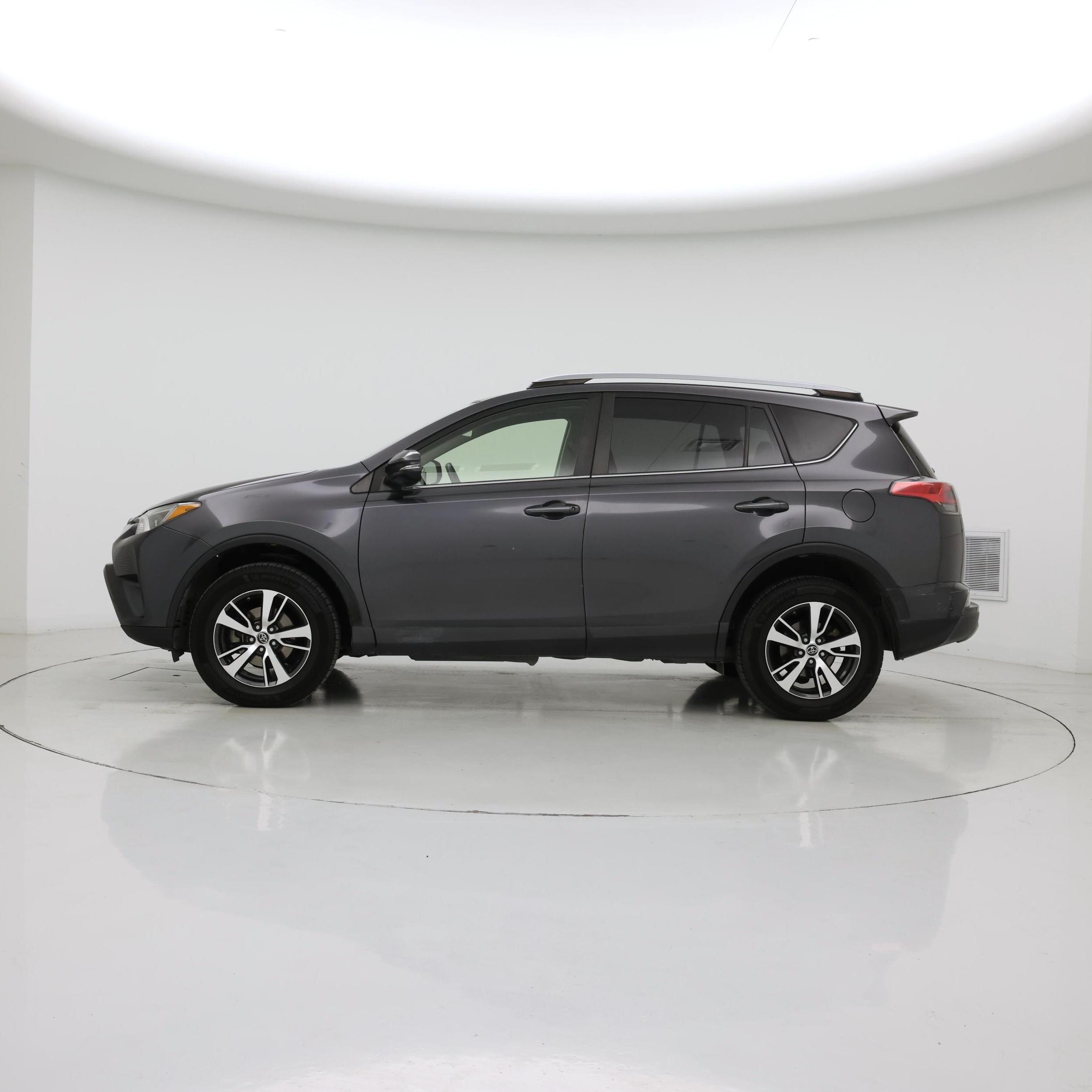 Thumbnail: 2018 Toyota RAV4 - 3