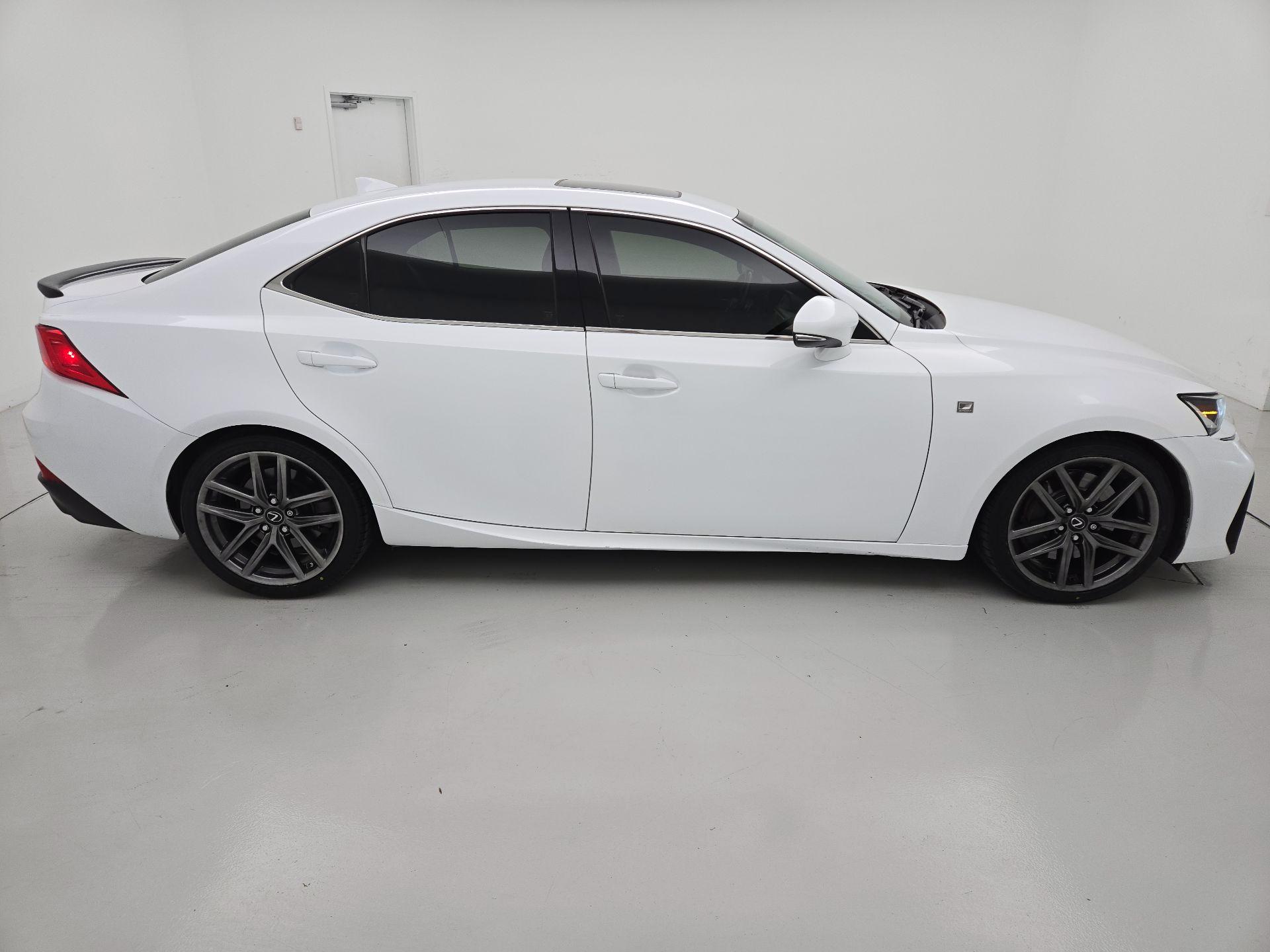 Thumbnail: 2017 Lexus IS - 4