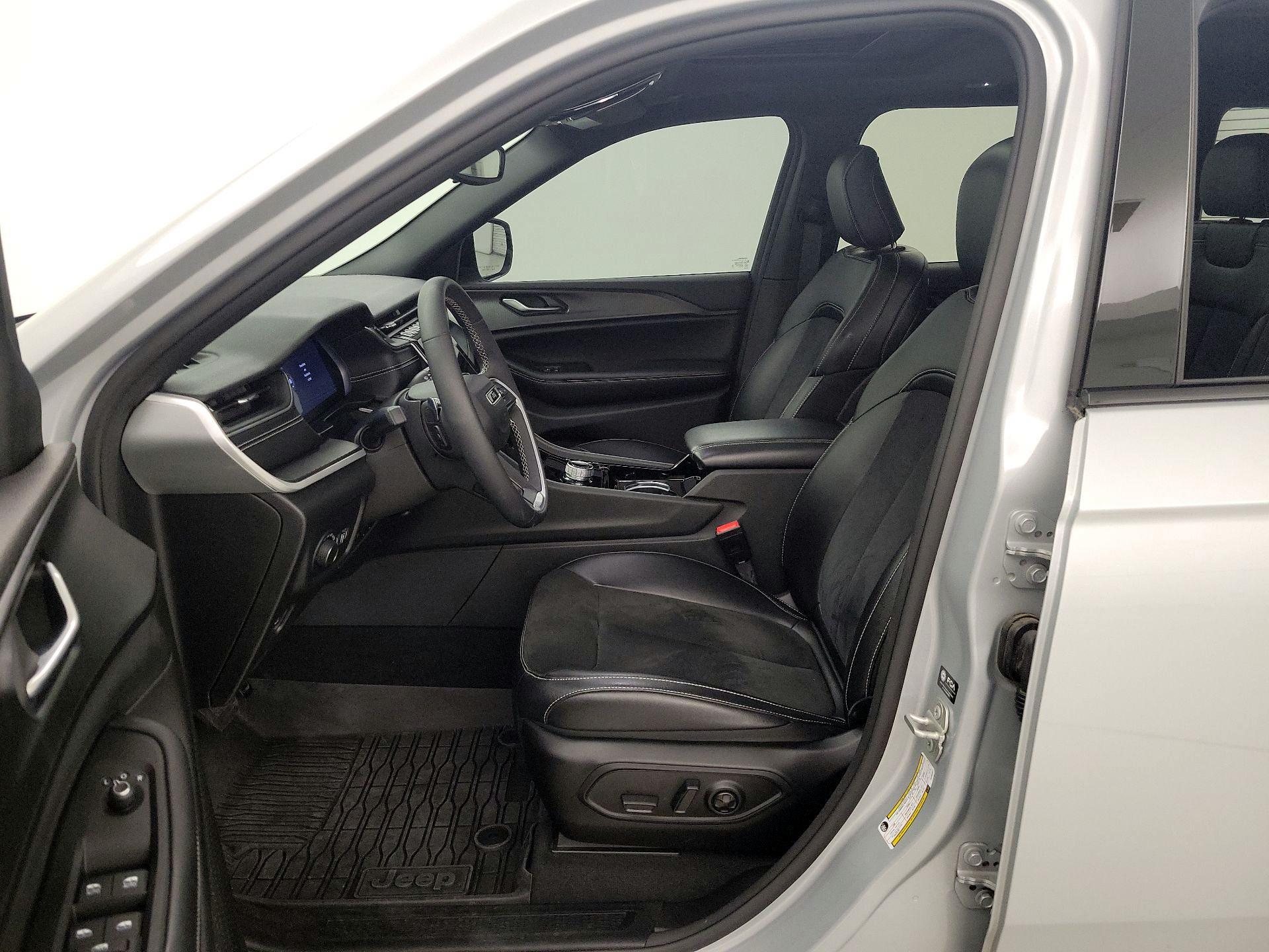 Thumbnail: 2023 Jeep Grand Cherokee - 11