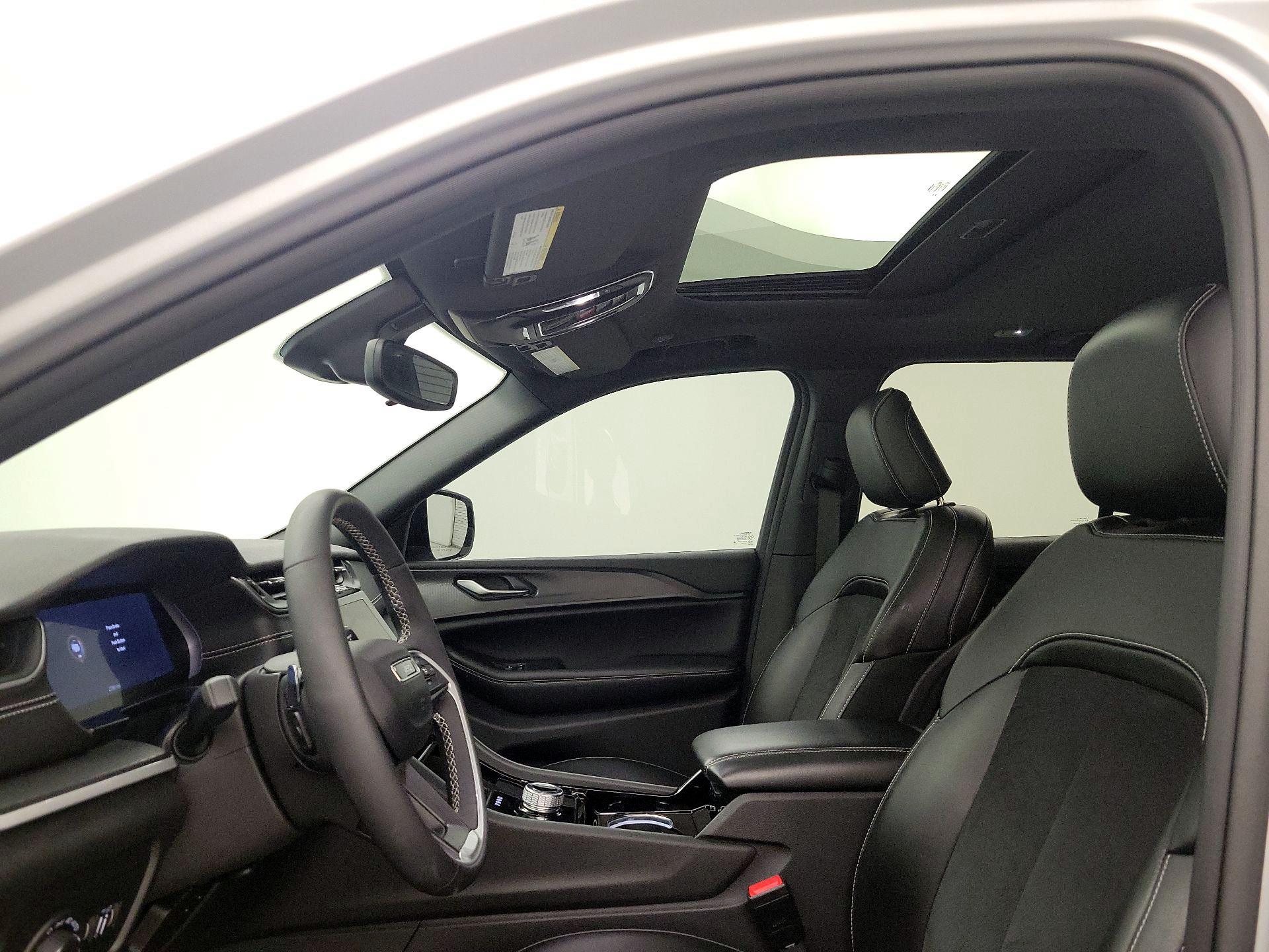 Thumbnail: 2023 Jeep Grand Cherokee - 19