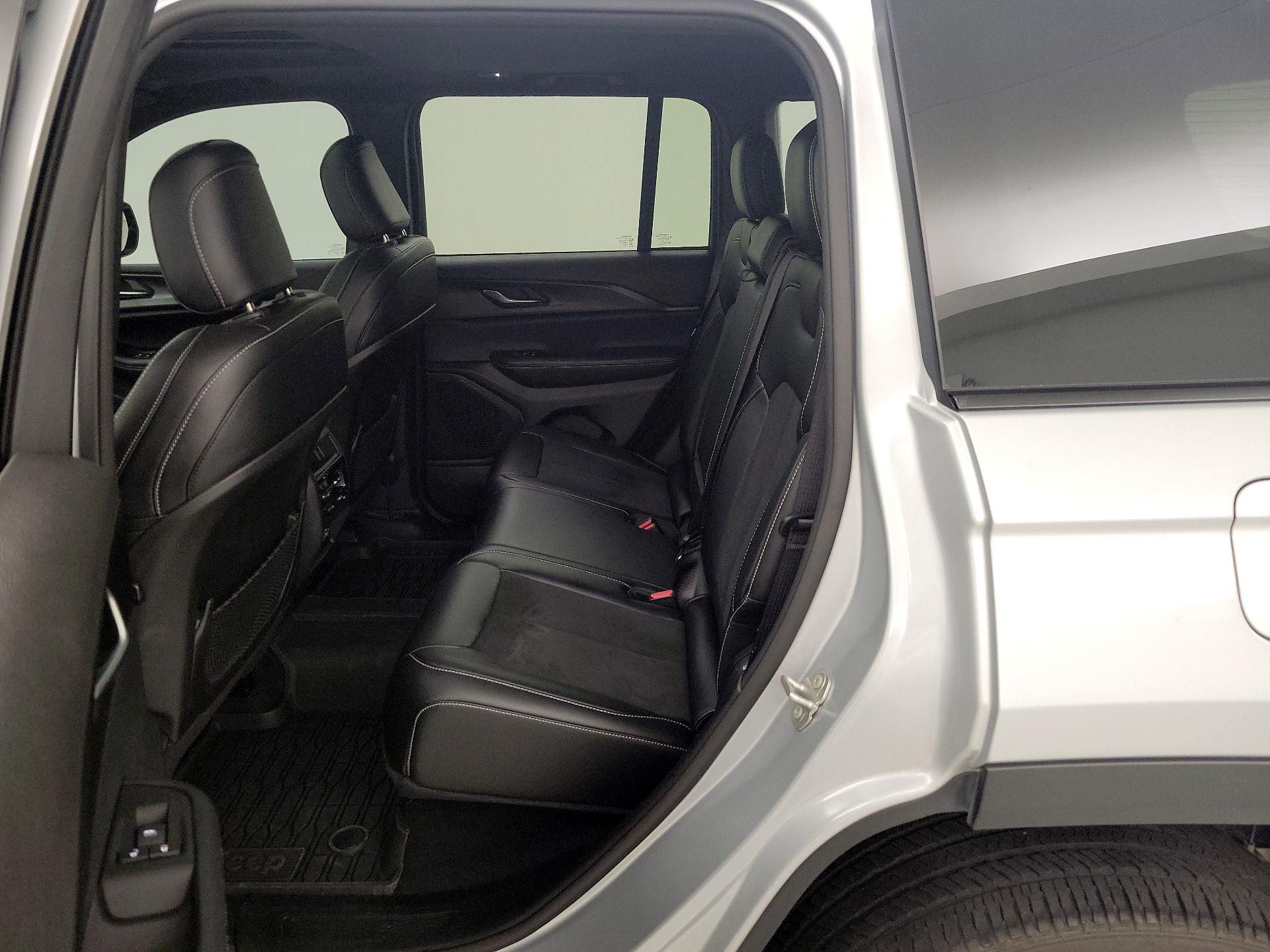 Thumbnail: 2023 Jeep Grand Cherokee - 20