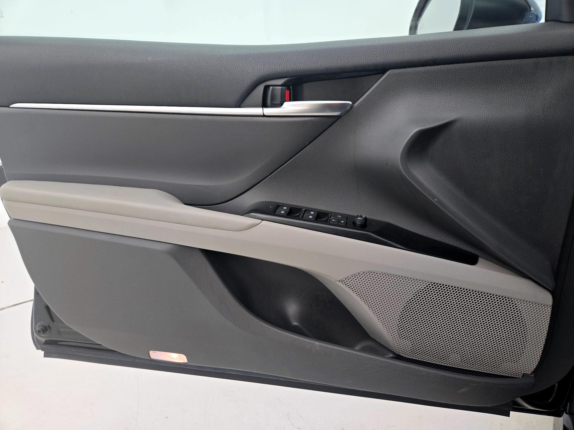 Thumbnail: 2019 Toyota Camry - 12