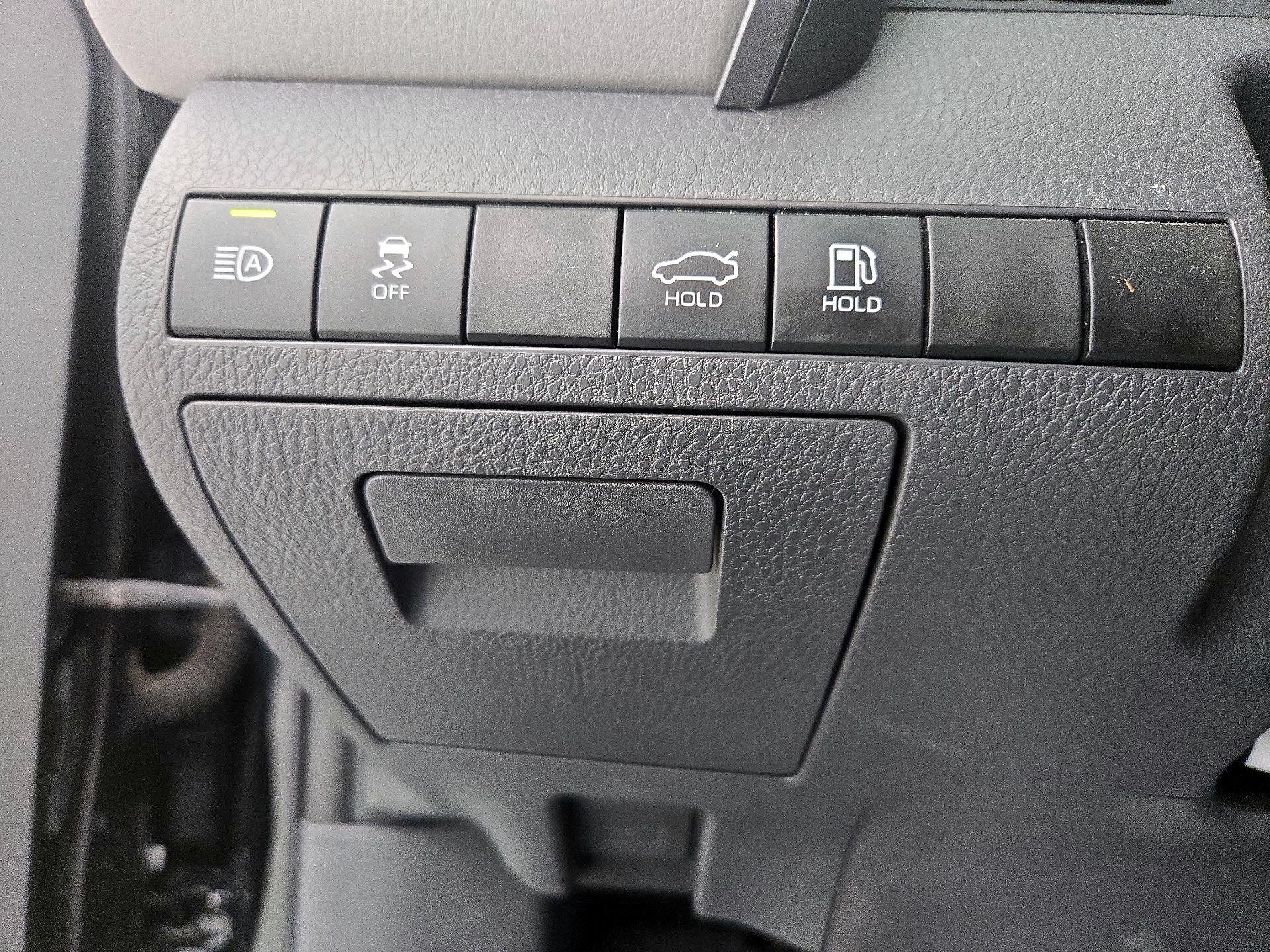 Thumbnail: 2019 Toyota Camry - 13