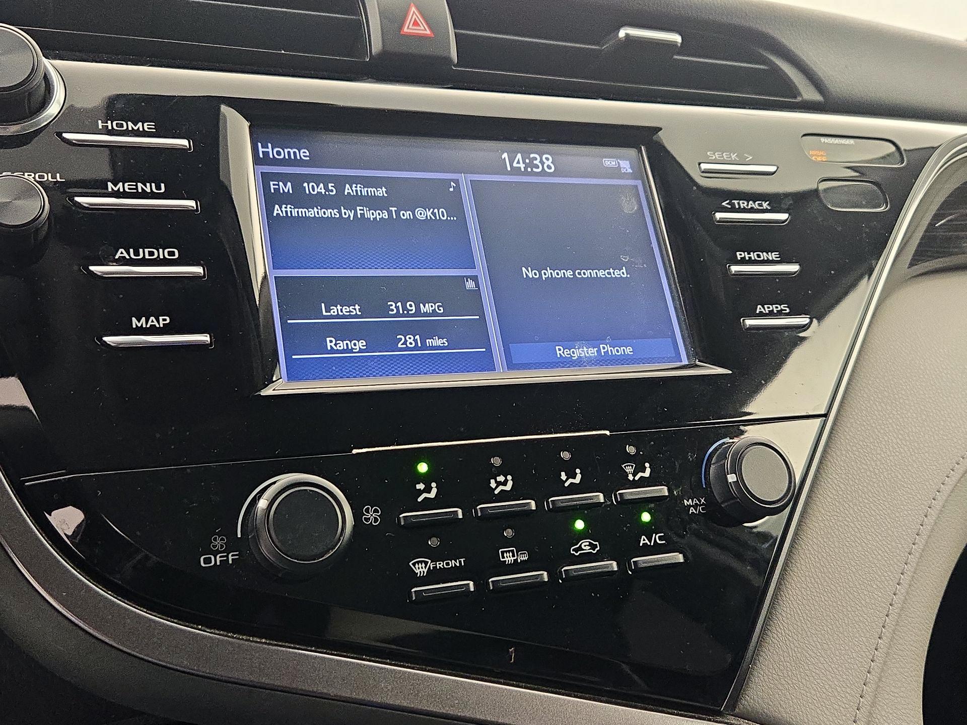 Thumbnail: 2019 Toyota Camry - 16