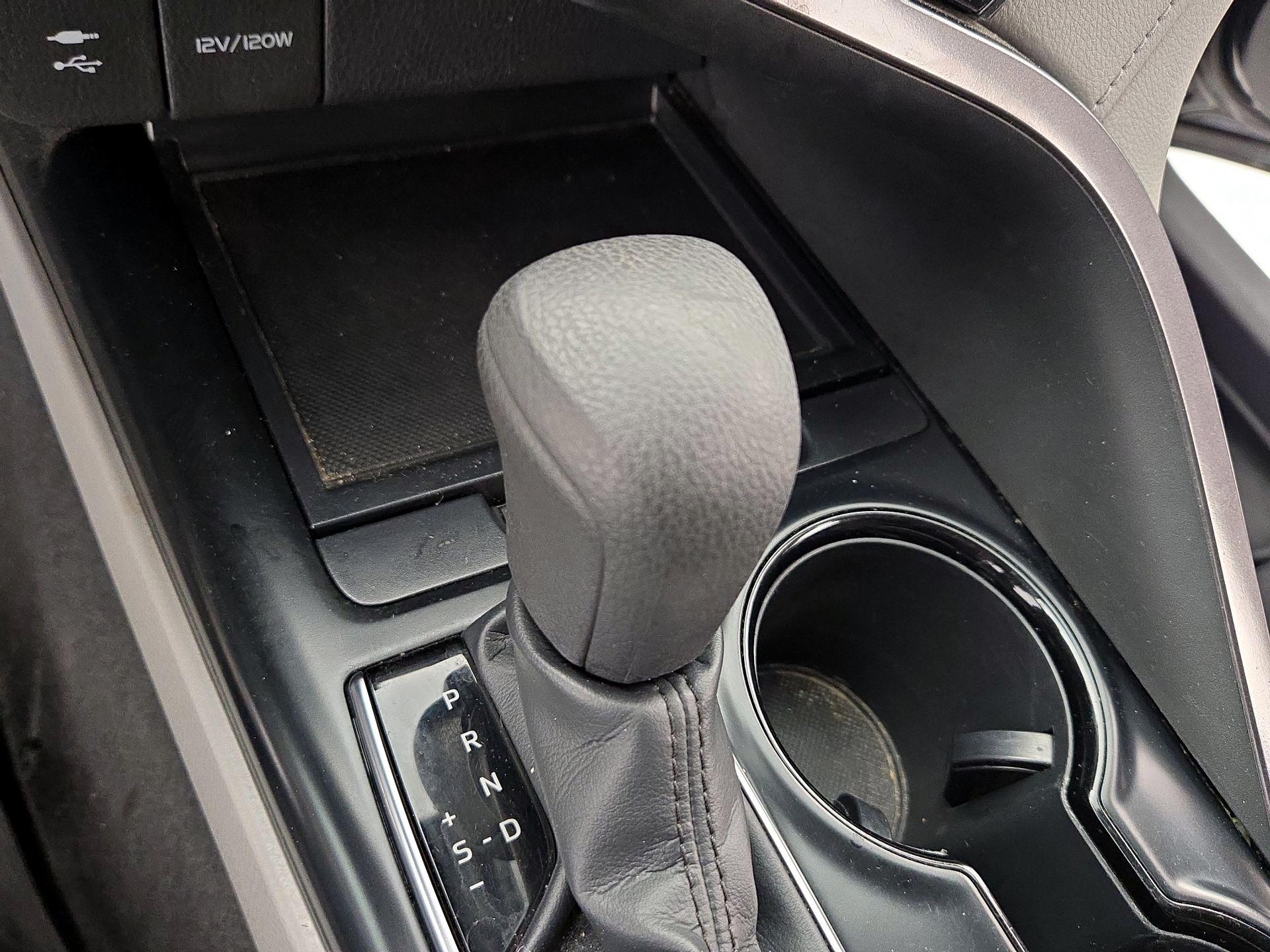 Thumbnail: 2019 Toyota Camry - 17