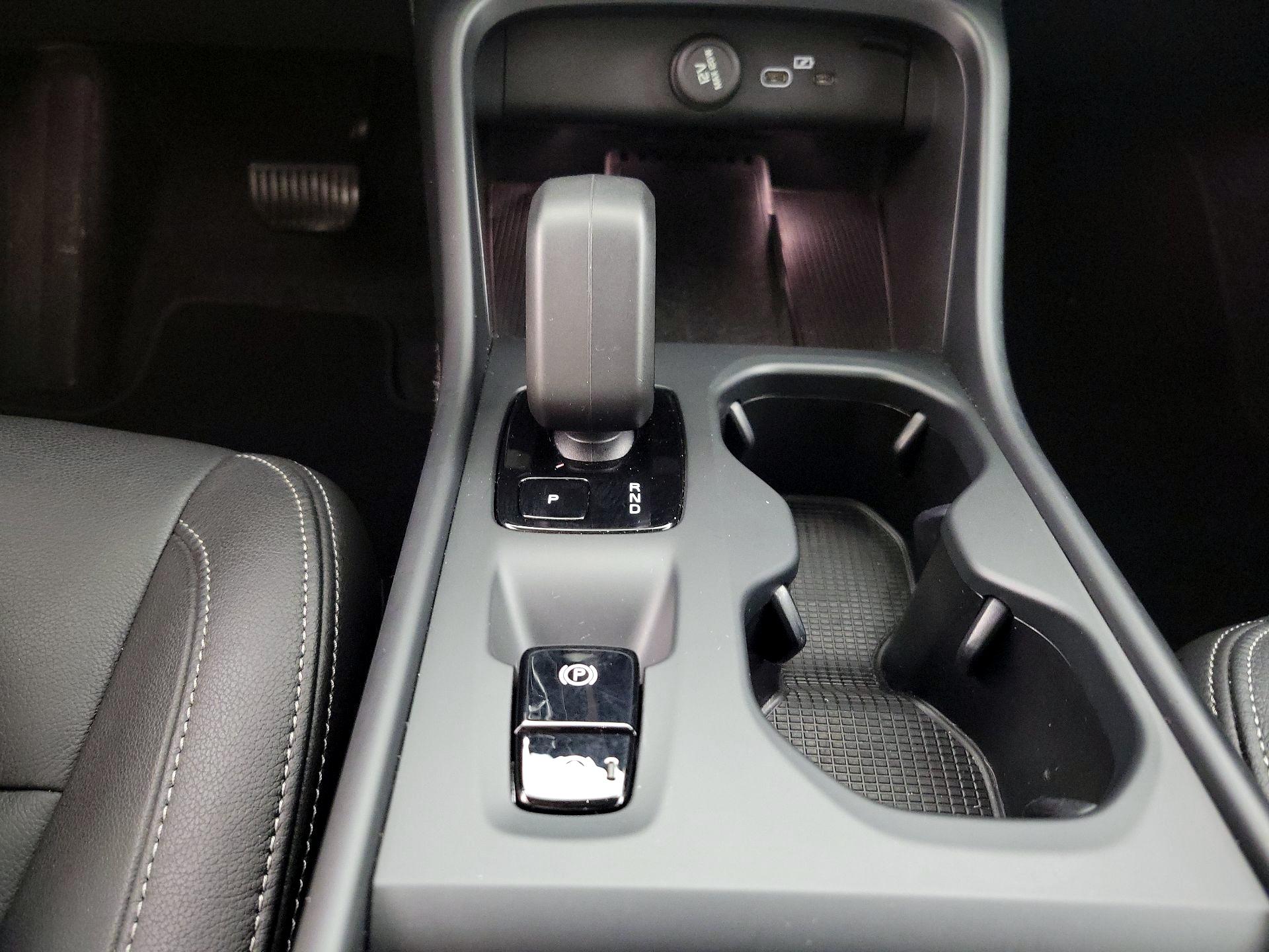 Thumbnail: 2025 Volvo XC40 - 17